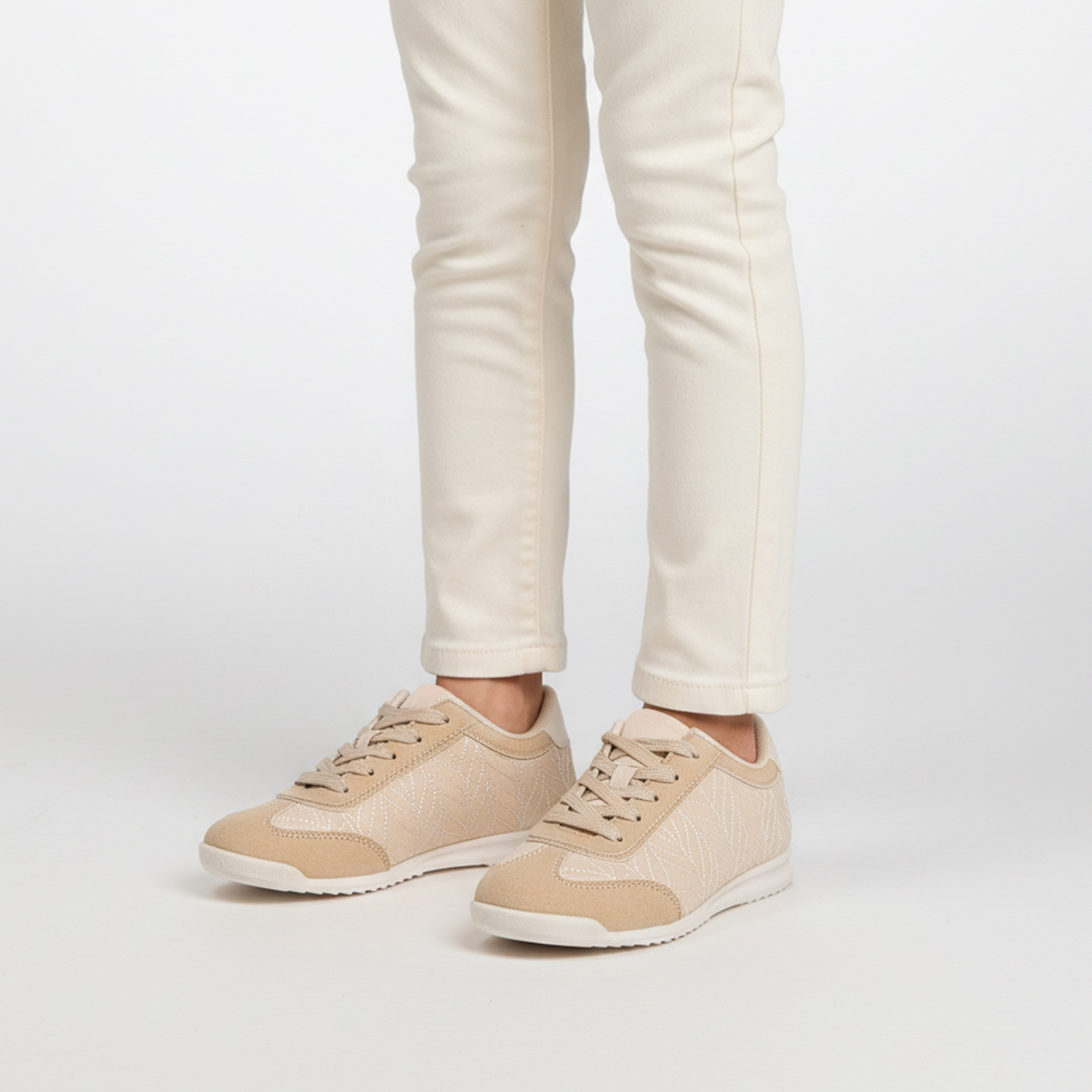 حذاء سنيكرز برباط إغلاق للبنات من فلورا بيلا-girls-shoes-sneakers-image-5