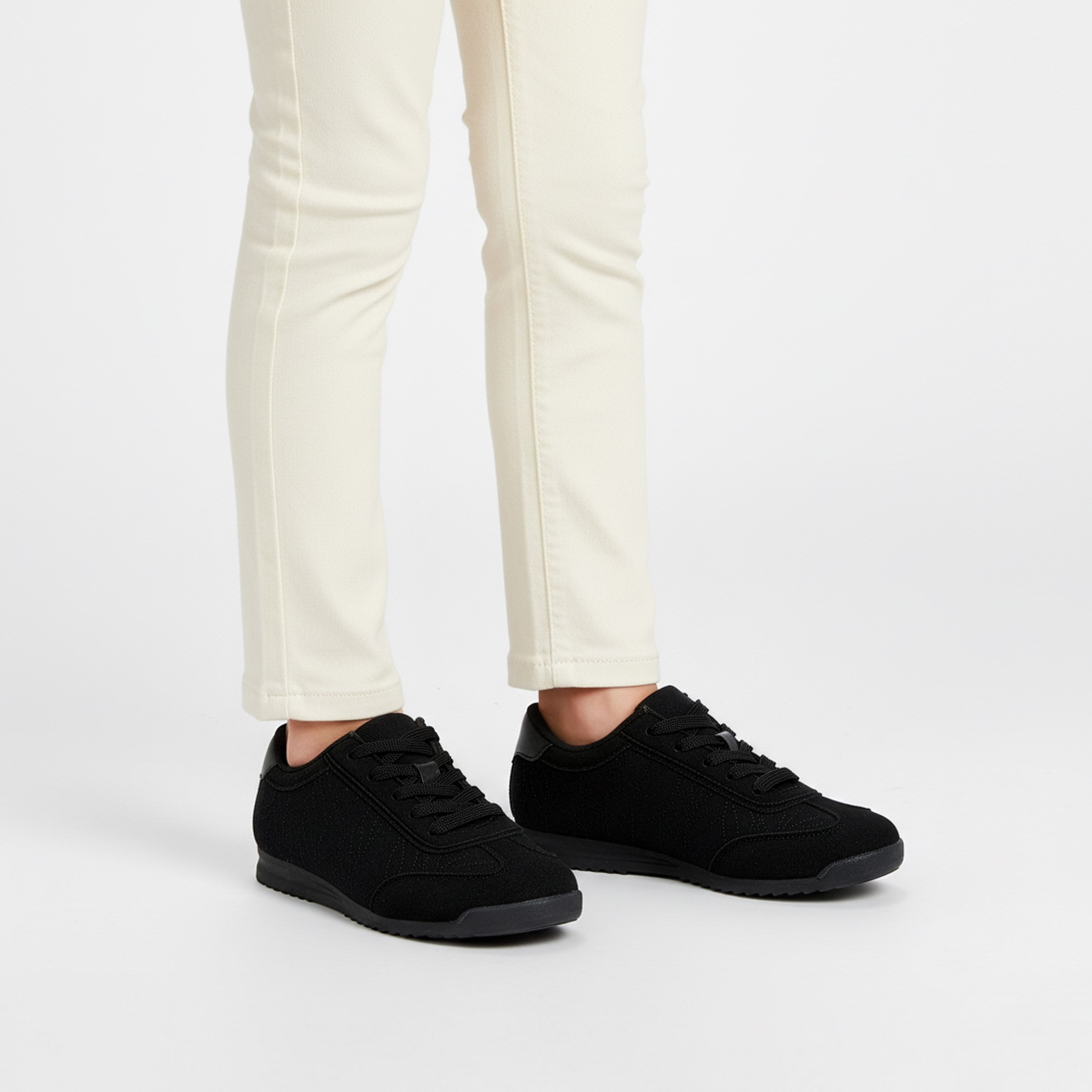 حذاء سنيكرز برباط إغلاق للبنات من فلورا بيلا-girls-shoes-sneakers-image-2