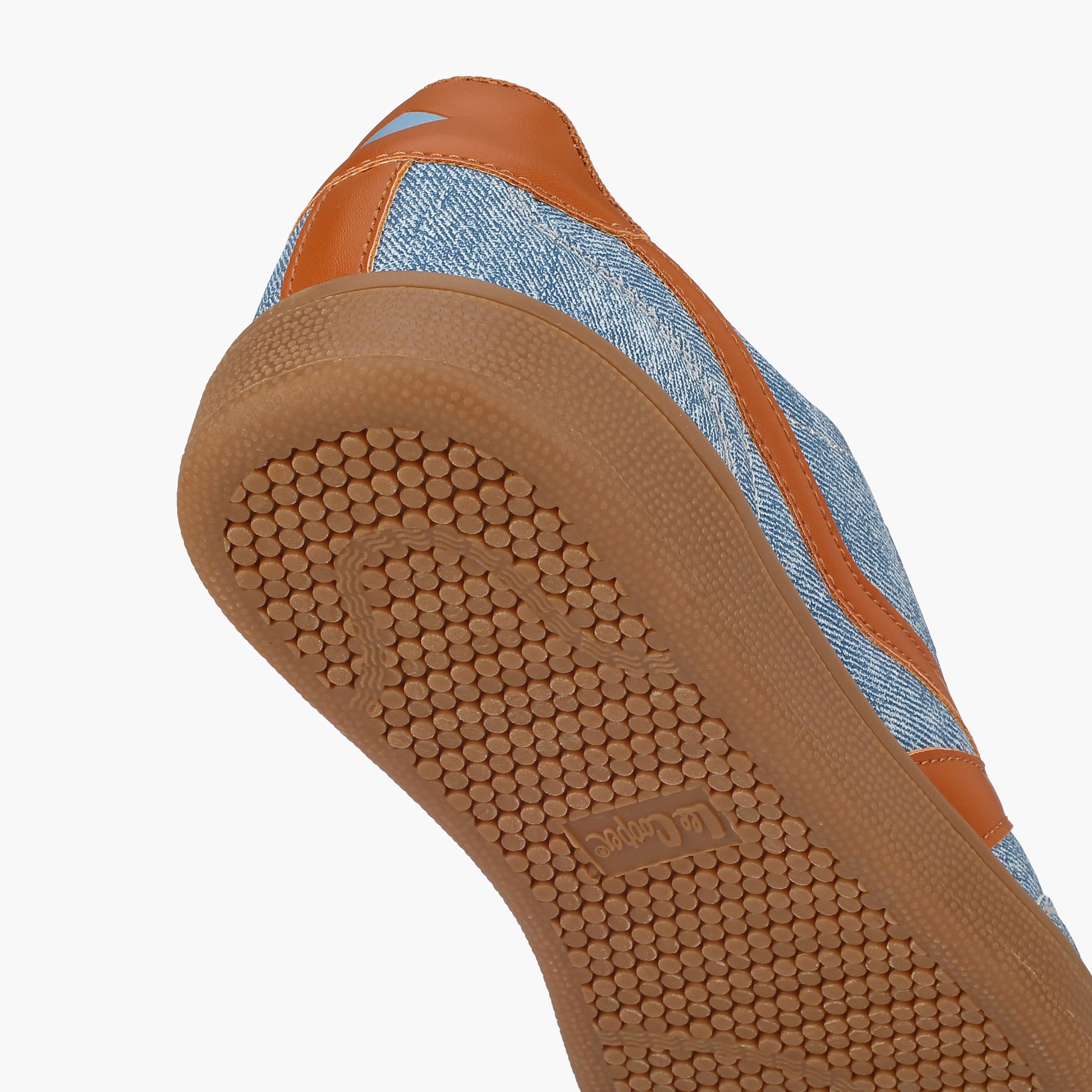 حذاء سنيكرز بطول الكاحل ورباط إغلاق للنساء من لي كوبر-women-shoes-sneakers-image-5