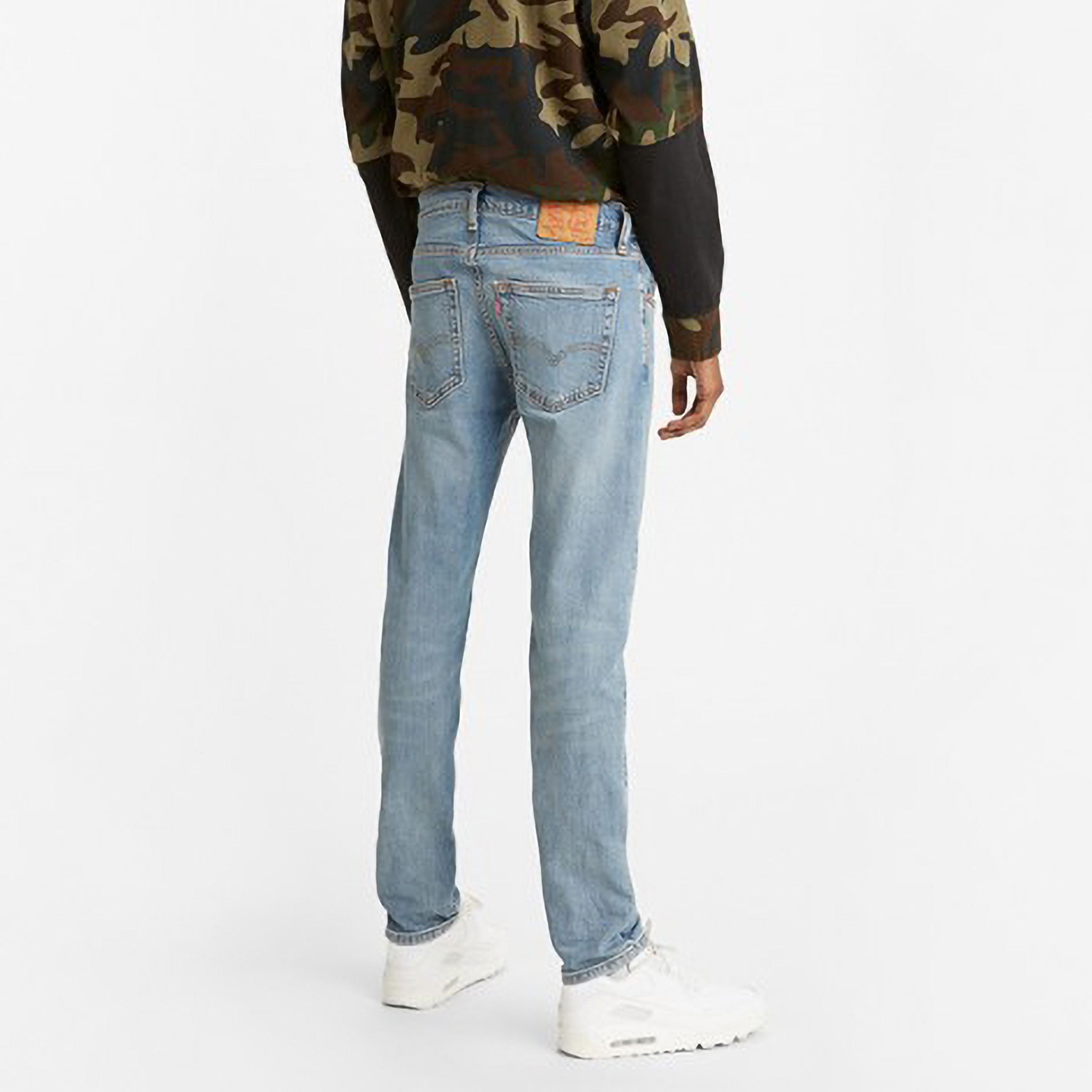 بنطال جينز من ليفايز بلون ازرق ذو قصة مدببة وجيب متوسط الارتفاع-men-clothing-bottoms-jeans-image-3