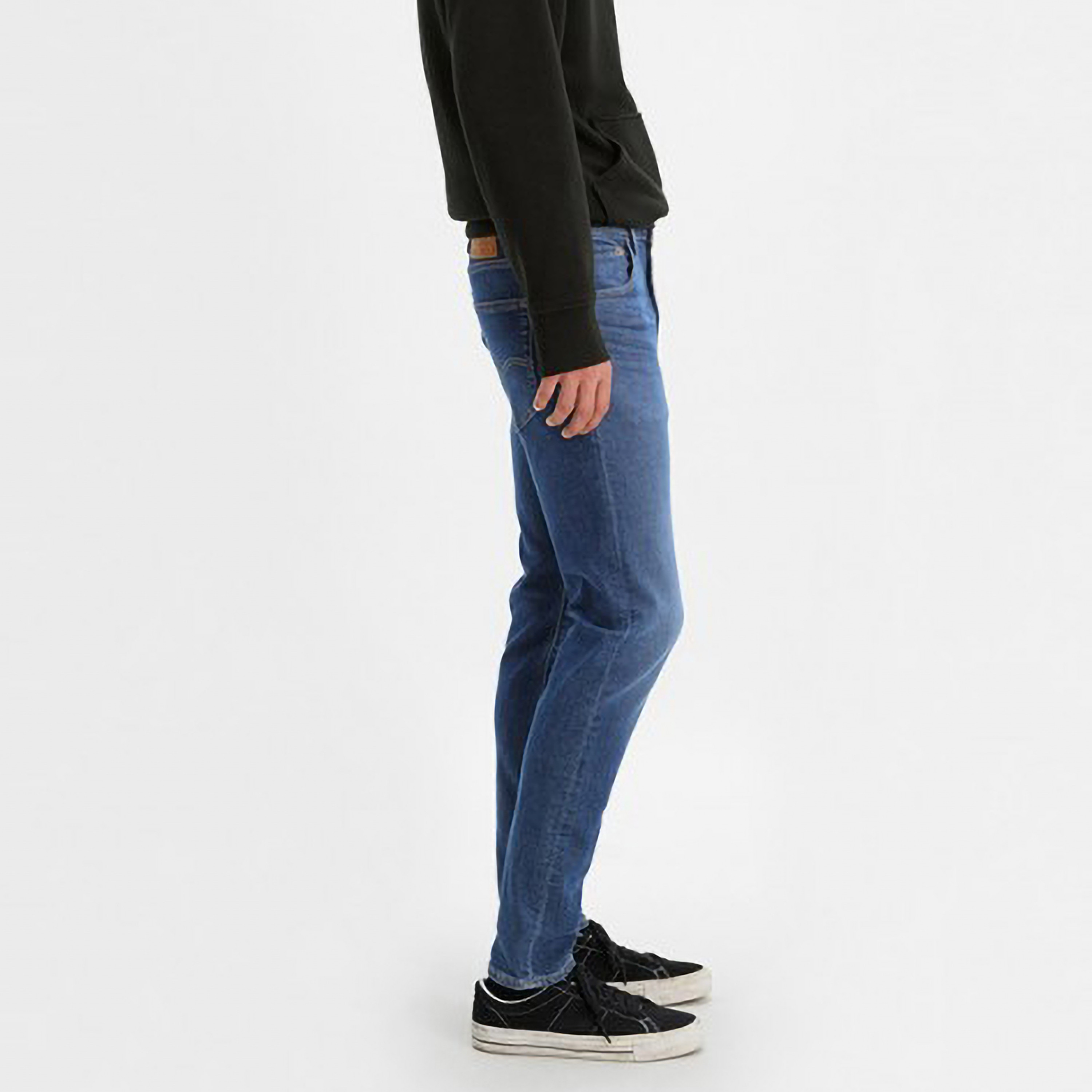 بنطال جينز من ليفايز بلون ازرق ذو قصة مدببة وجيب متوسط الارتفاع-men-clothing-jeans-image-2