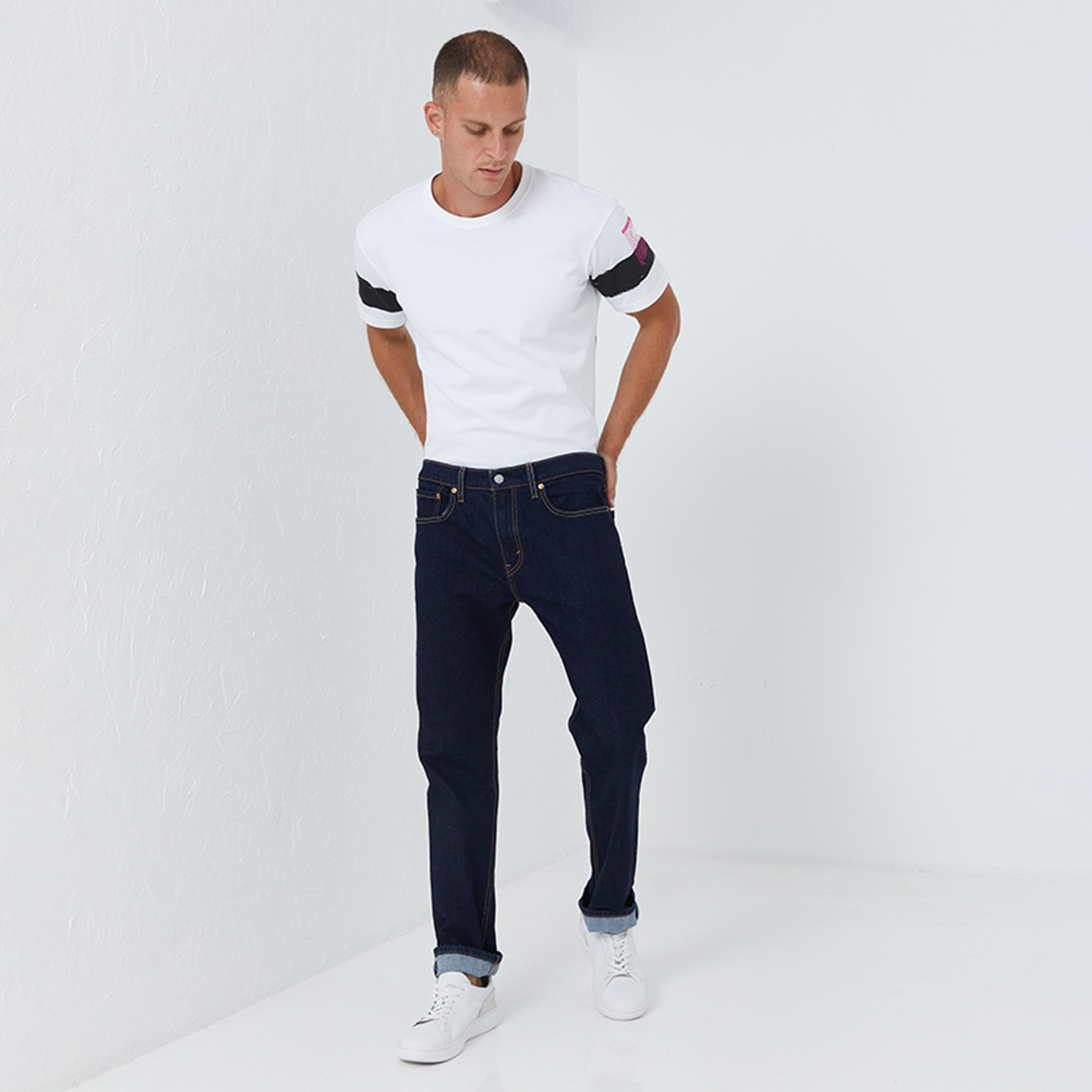 جينز ليفايز الأزرق المدبب بخمسة جيوب داخلية للجينز الرجالي 32-men-clothing-bottoms-jeans-image-2