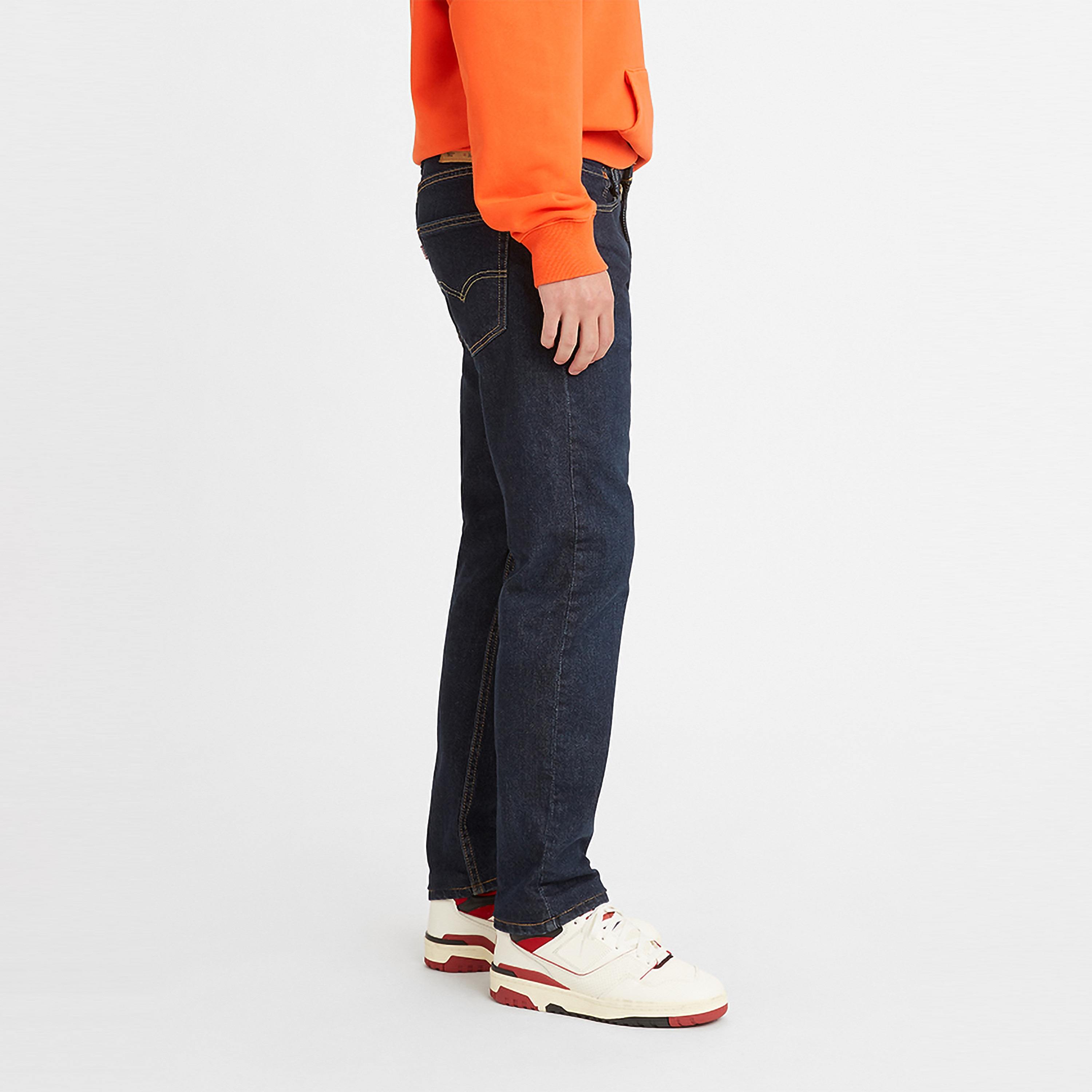 بنطلون جينز رجالي 502 بقصّة مدببة وخمسة جيوب باللون الأزرق مقاس 32 من ليفايس-men-clothing-bottoms-jeans-image-2
