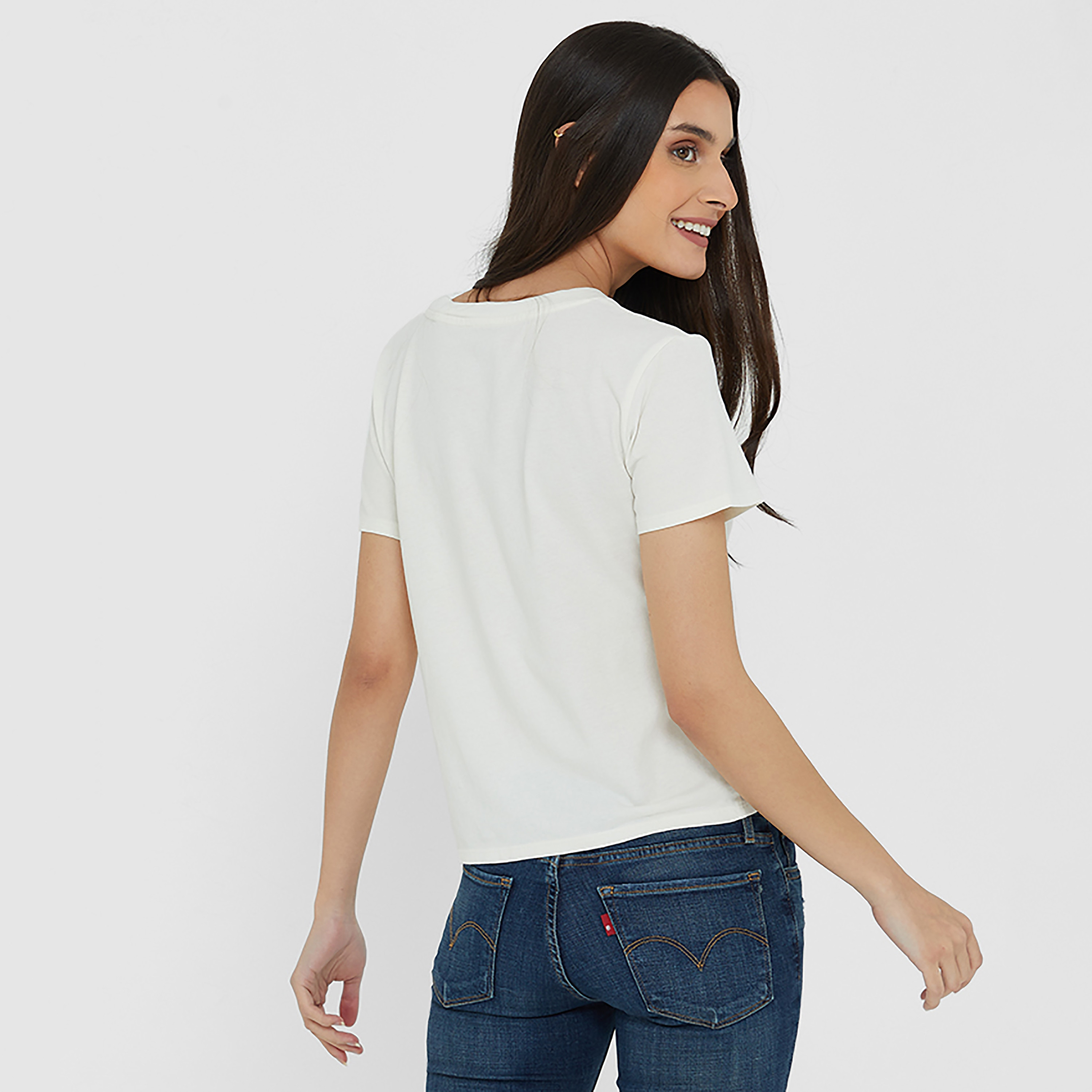 تيشيرت ليفايز بأكمام قصيرة وياقة دائرية مع جرافيك-women-clothing-tshirts-image-2