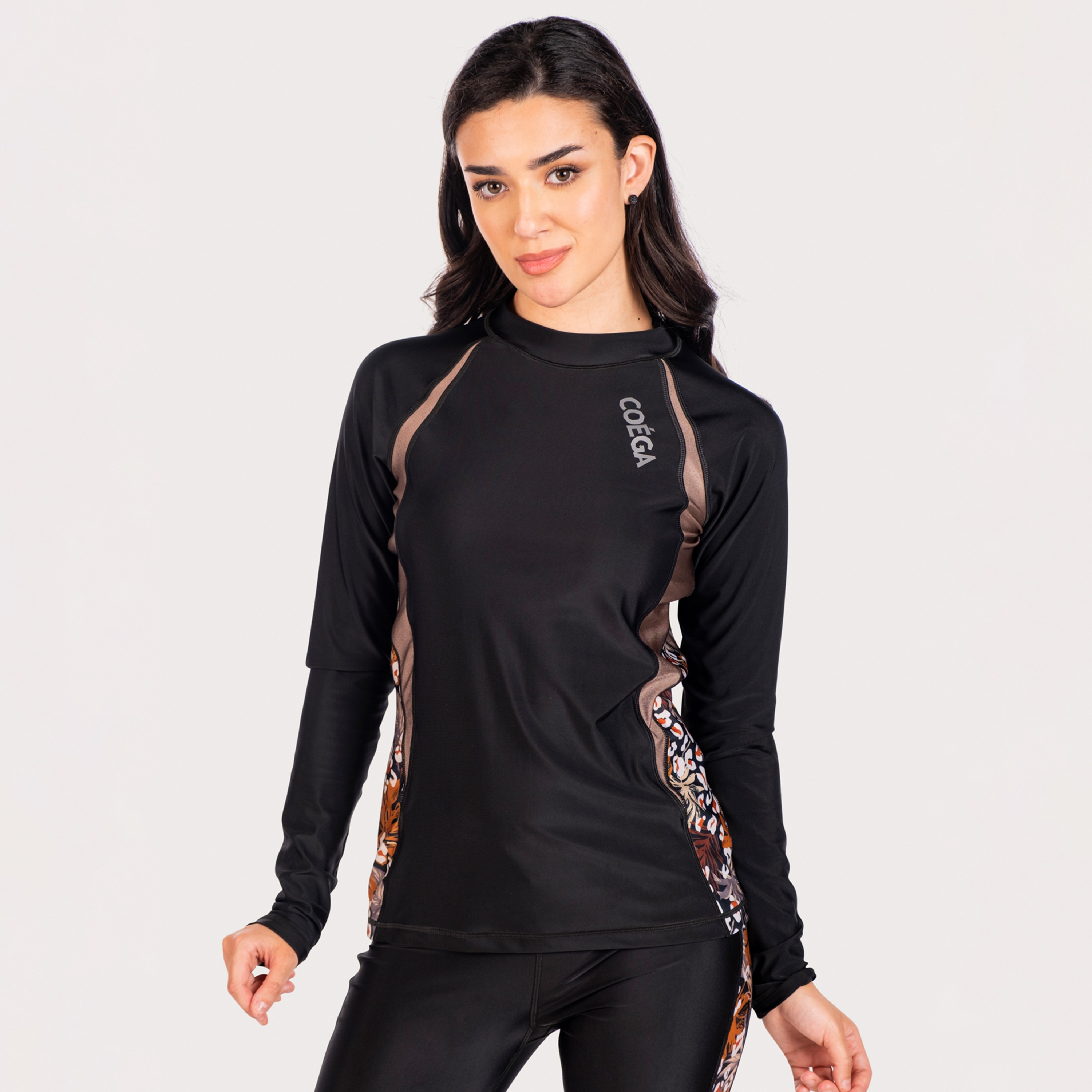 قميص راش جارد نسائي بأكمام طويلة من كويغا بطبعة نخيل-women-clothing-swimandbeach-swimsuits-image-1