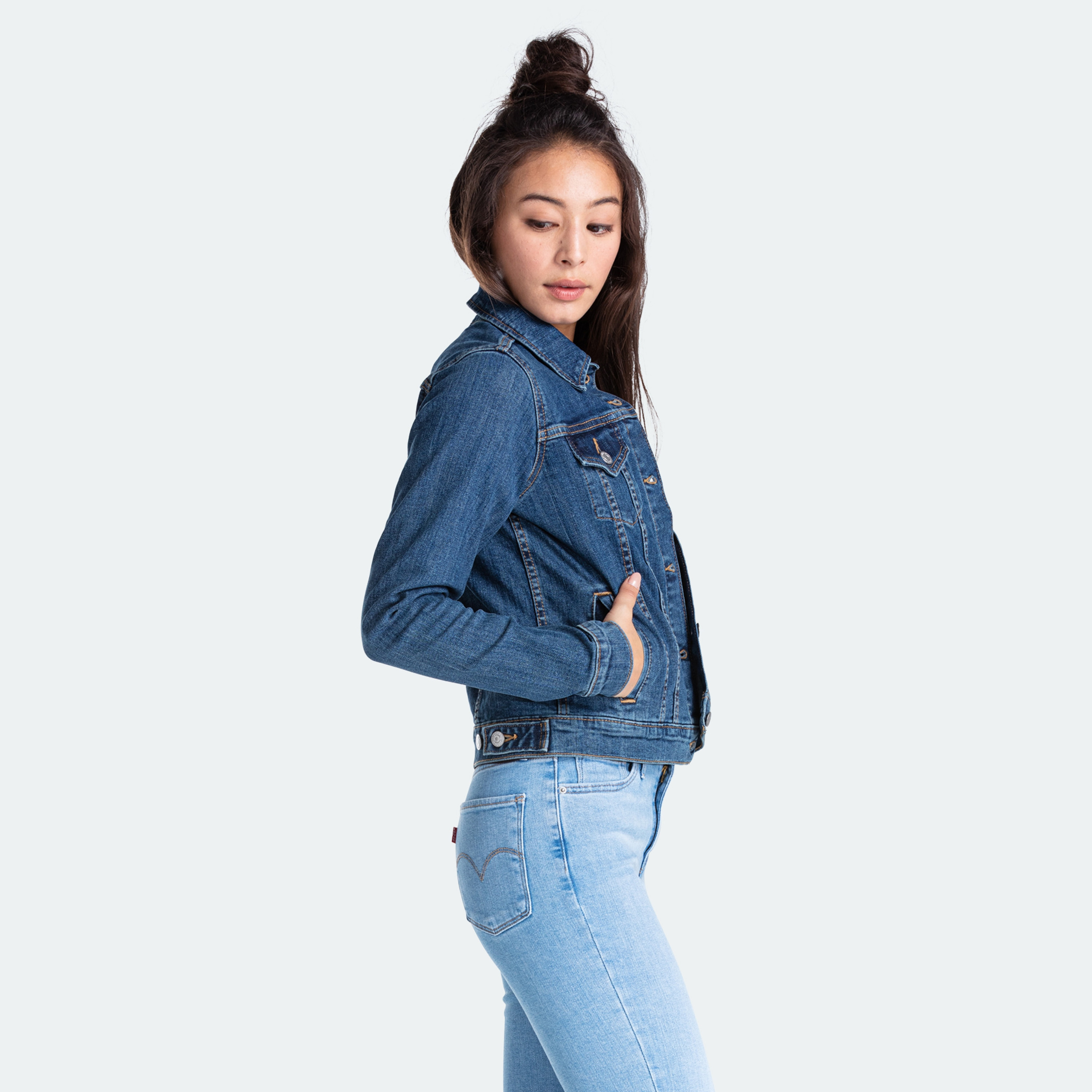 جاكيت تراكر سادة اوريجينال من ليفايس-women-winterwear-coatsandjackets-jackets-image-3
