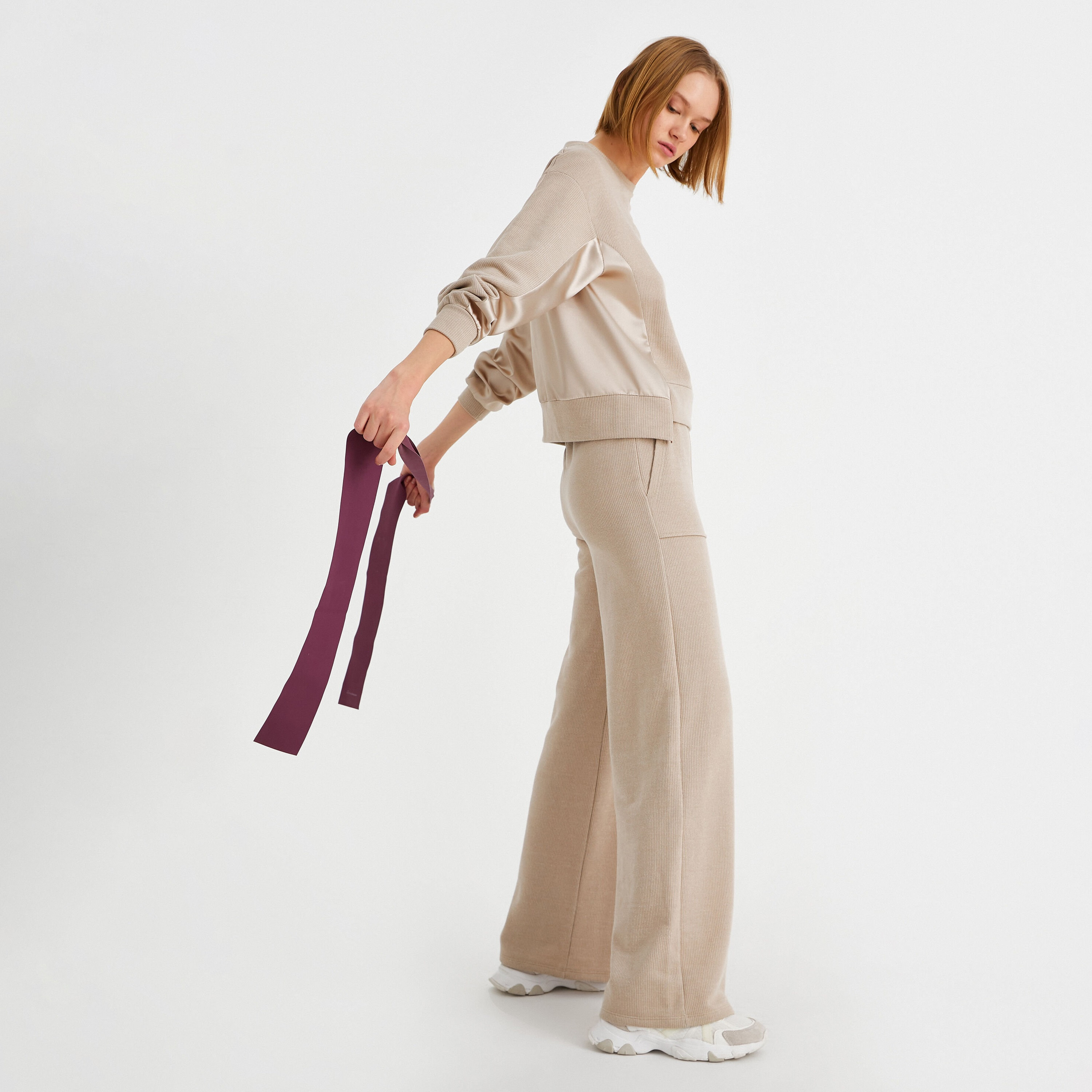 بنطال بقصة واسعة وخصر عالٍ مطاطي وقصة عادية للنساء من كوتون-women-clothing-trousers-image-2