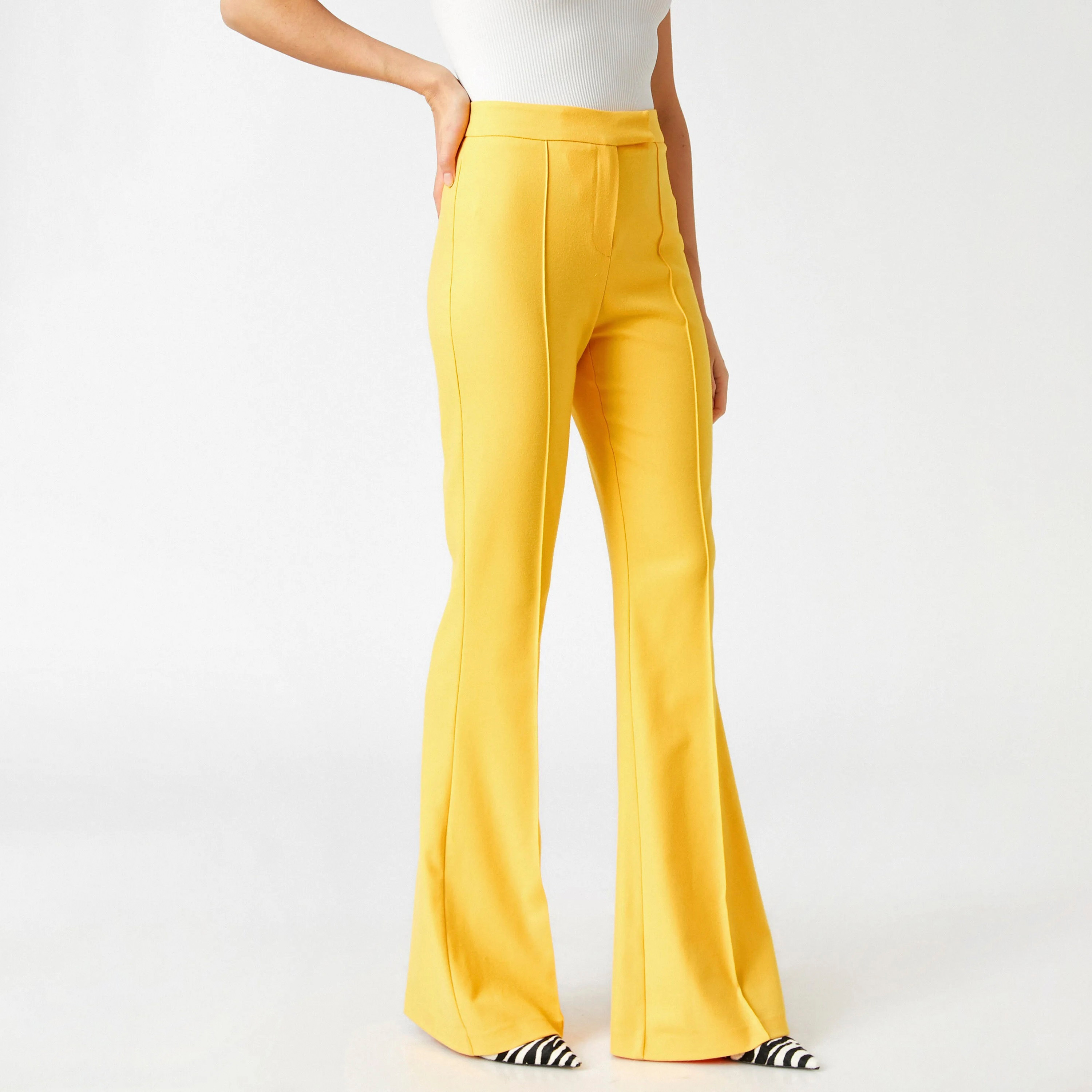 بنطال بأرجل واسعة من الأسفل (فلير) وخصر عالٍ مع سحاب وقصة عادية للنساء من كوتون-women-clothing-trousers-image-1