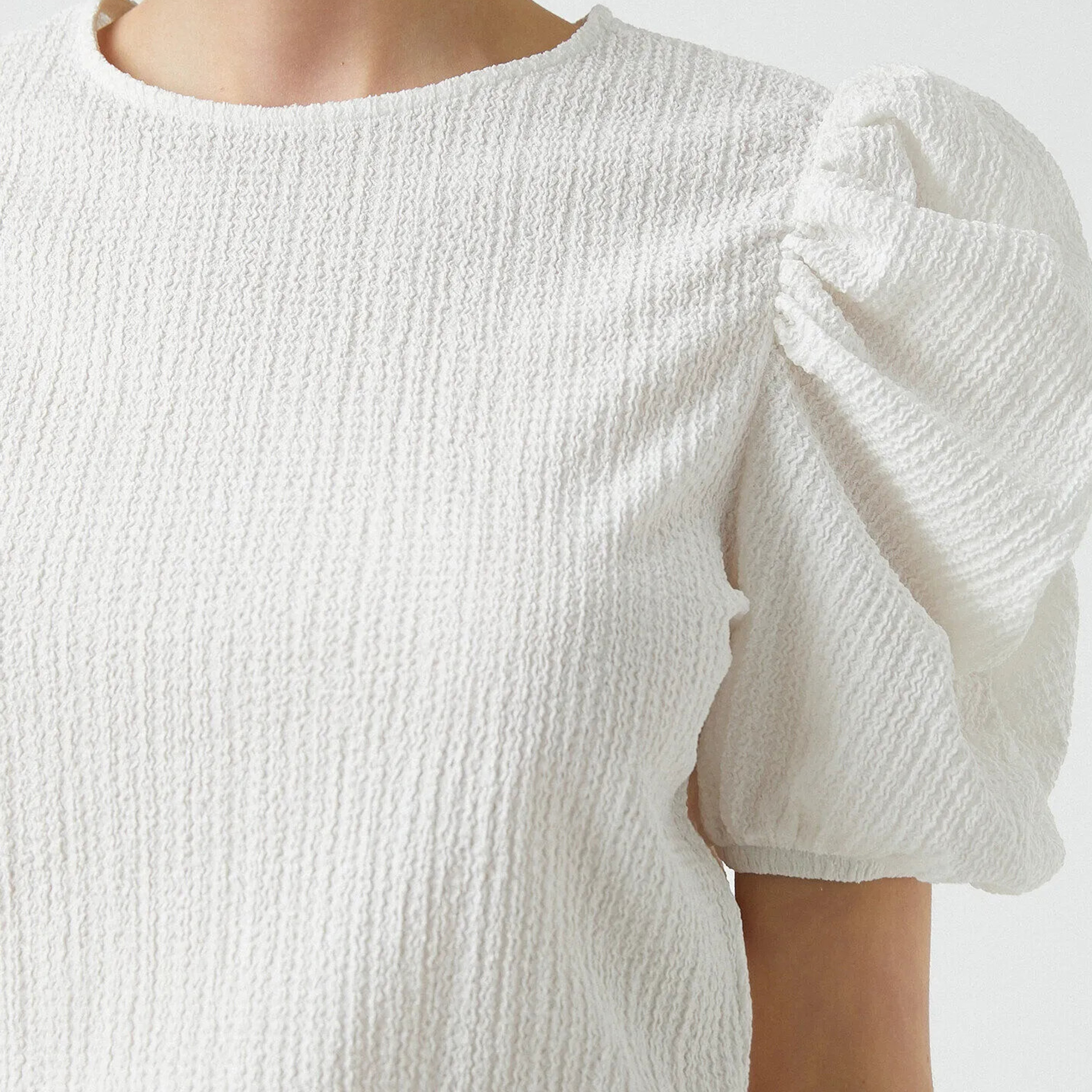 بلوزة بارزة الملمس بأكمام منتفخة باللون الأبيض للنساء من كوتون-women-clothing-shirtsandblouses-blouses-image-5