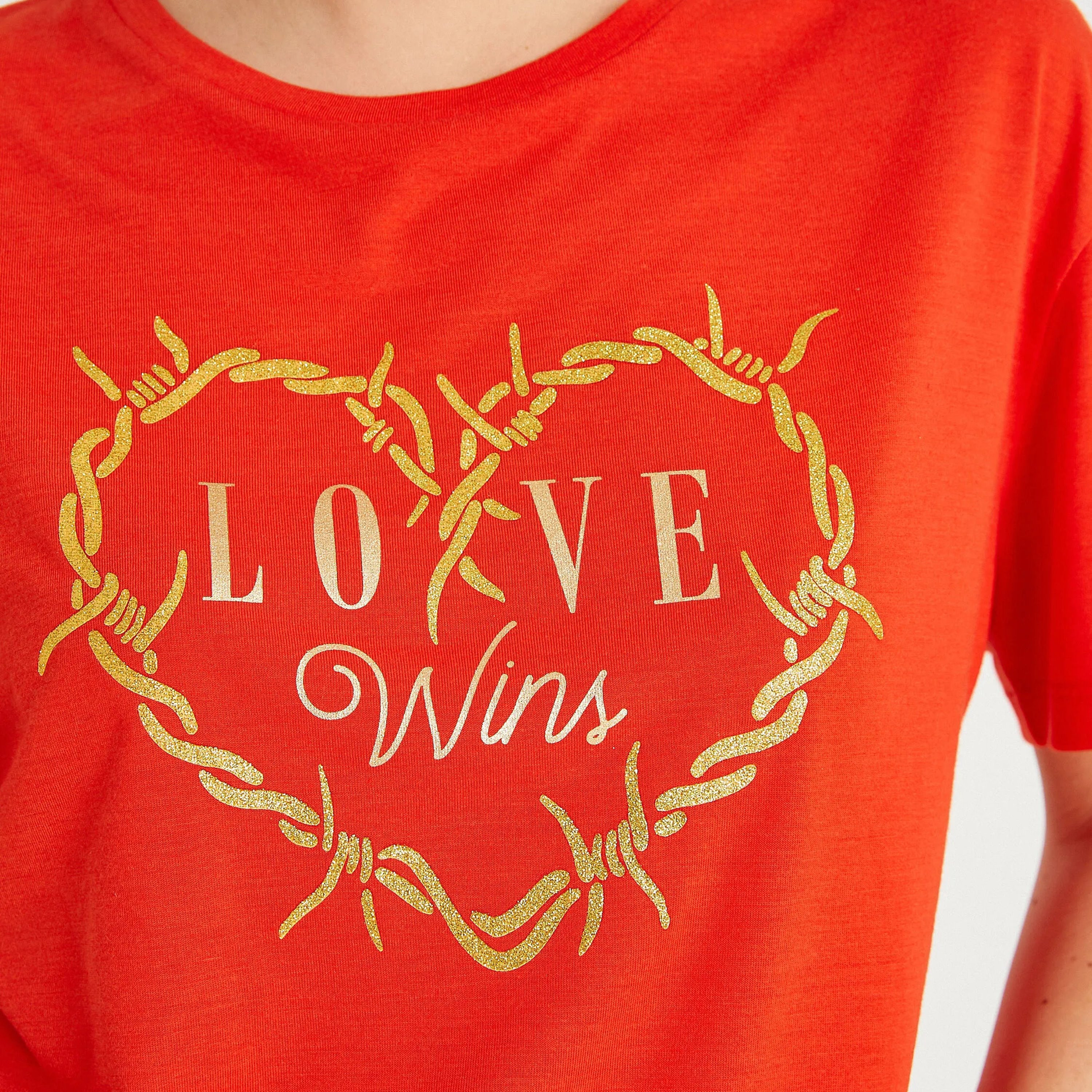 تيشرت بطبعة جرافيك باللون الأحمر للنساء من كوتون-women-clothing-tshirts-image-5