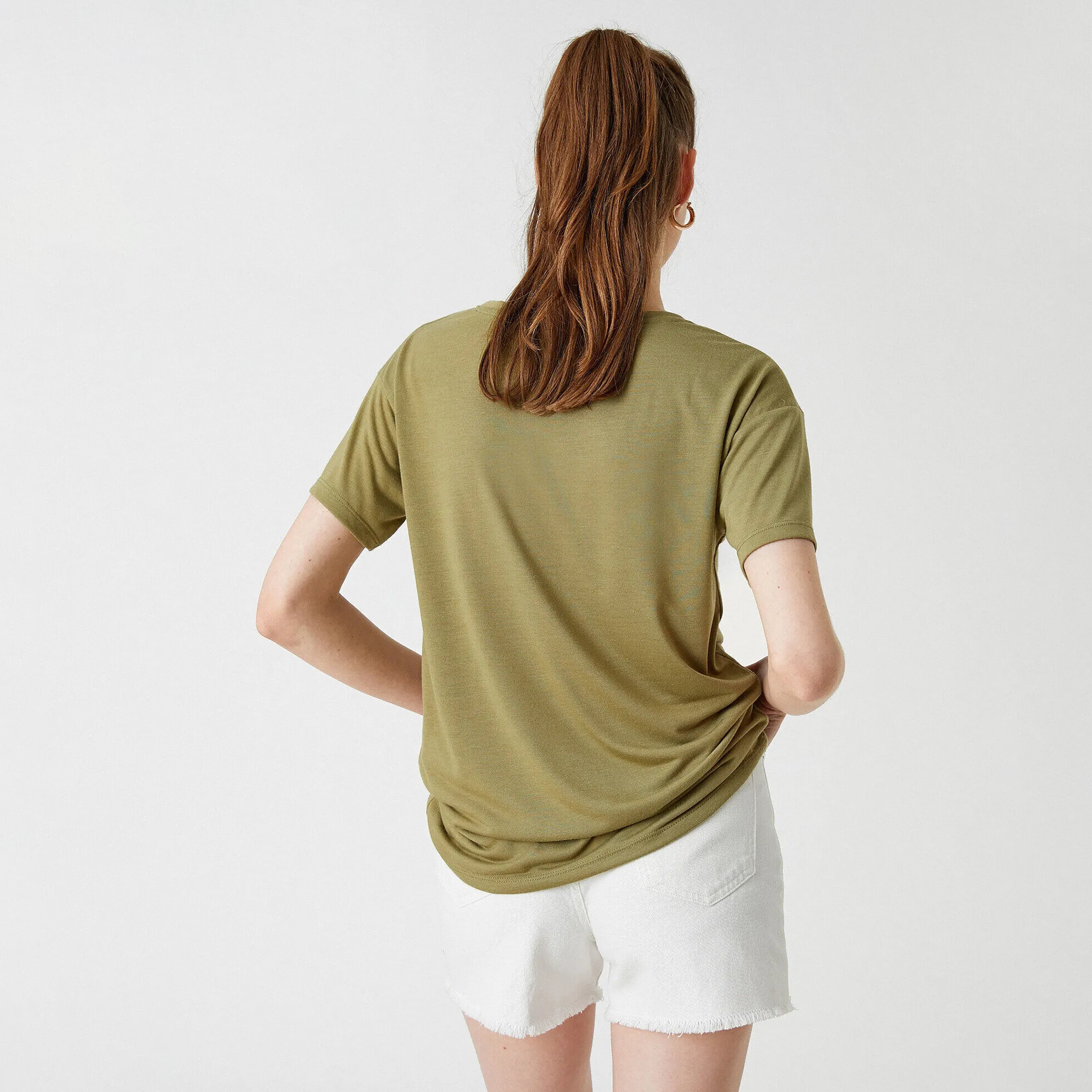 تيشرت بطبعة فراشة وجرافيك باللون الكاكي للنساء من كوتون-women-clothing-tshirts-image-3