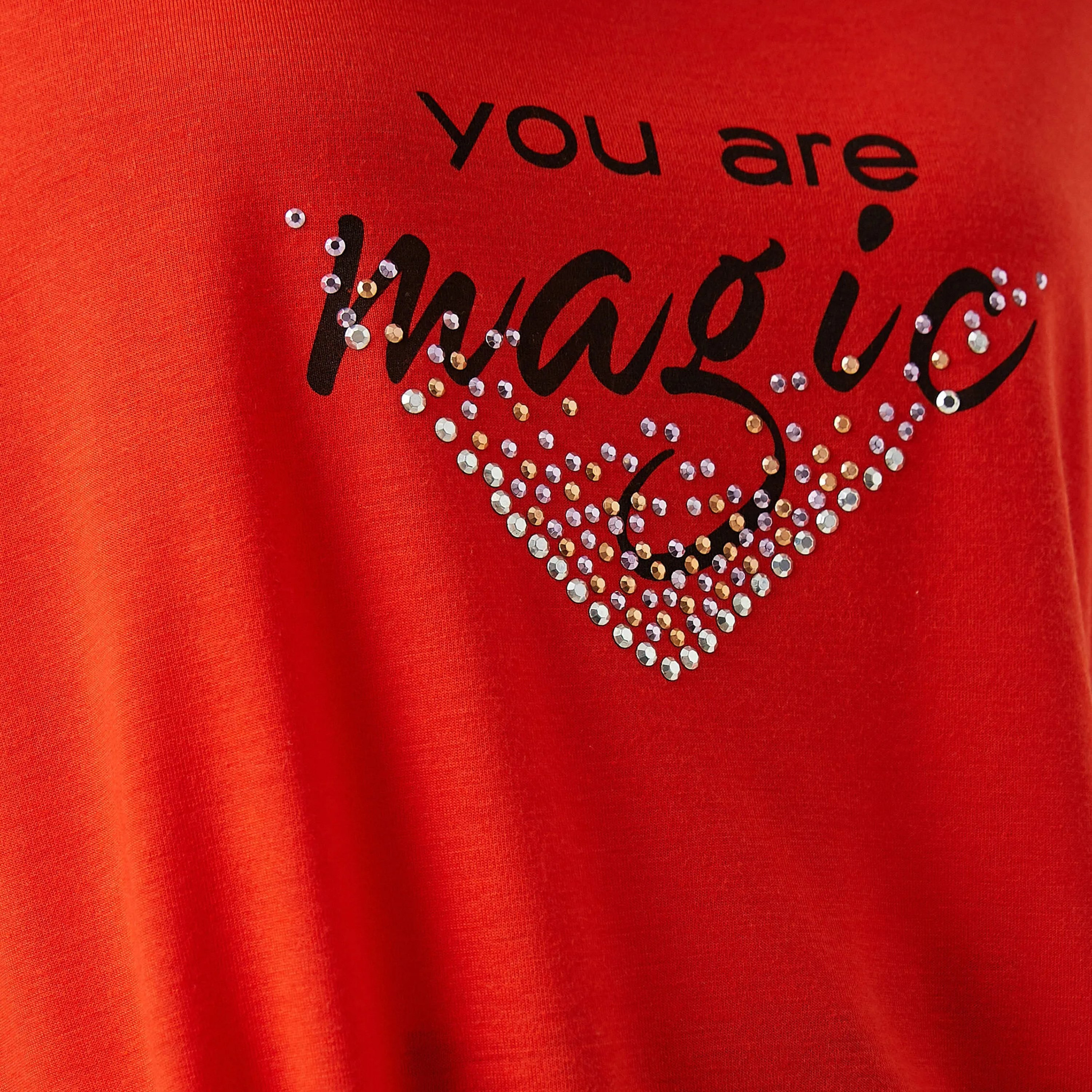 تيشرت مزين بطبعة نصية باللون الأحمر للنساء من كوتون-women-clothing-tshirts-image-6