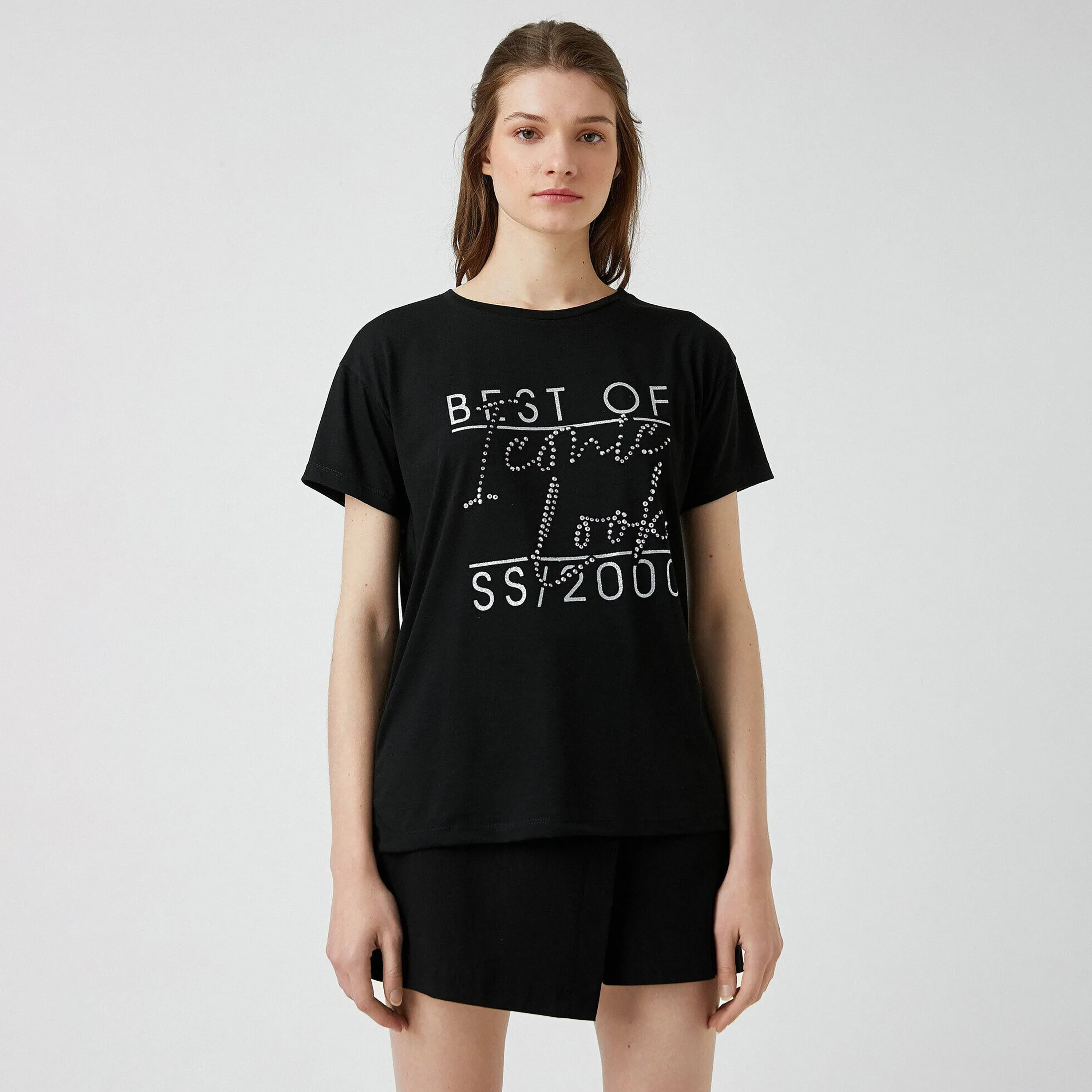 تيشرت بطبعة نص وجرافيك باللون الأسود للنساء من كوتون-women-clothing-tshirts-image-1
