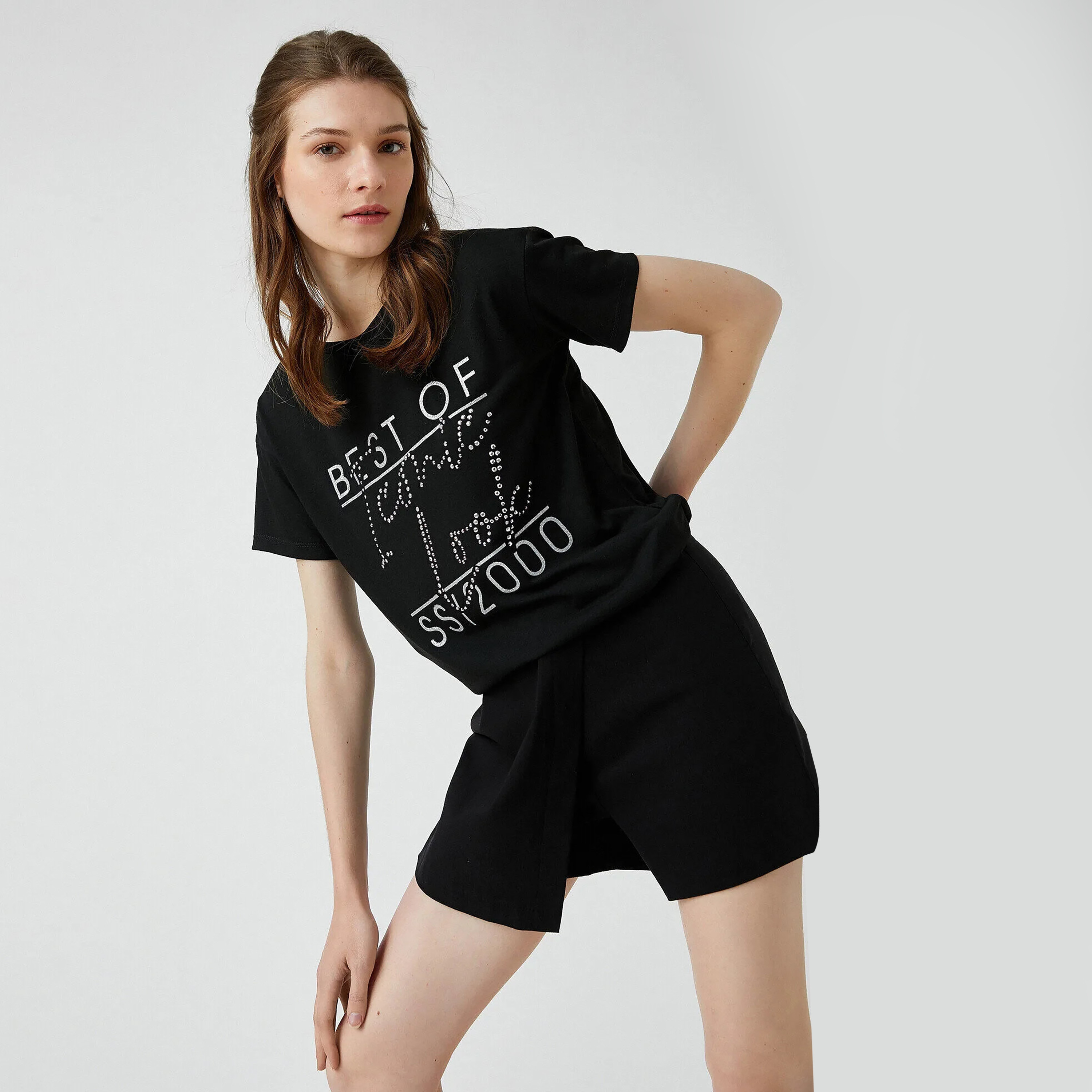 تيشرت بطبعة نص وجرافيك باللون الأسود للنساء من كوتون-women-clothing-tshirts-image-2