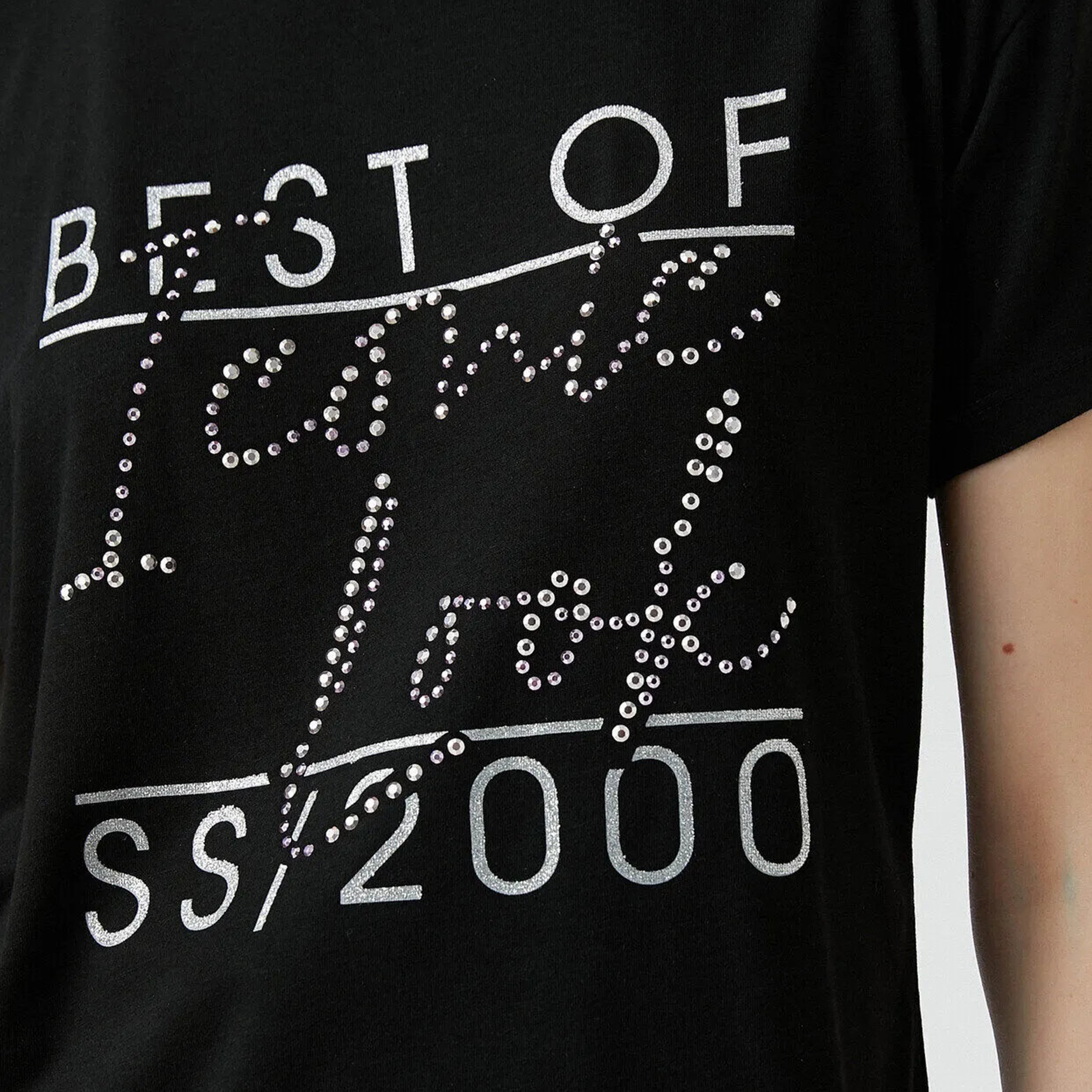 تيشرت بطبعة نص وجرافيك باللون الأسود للنساء من كوتون-women-clothing-tshirts-image-5