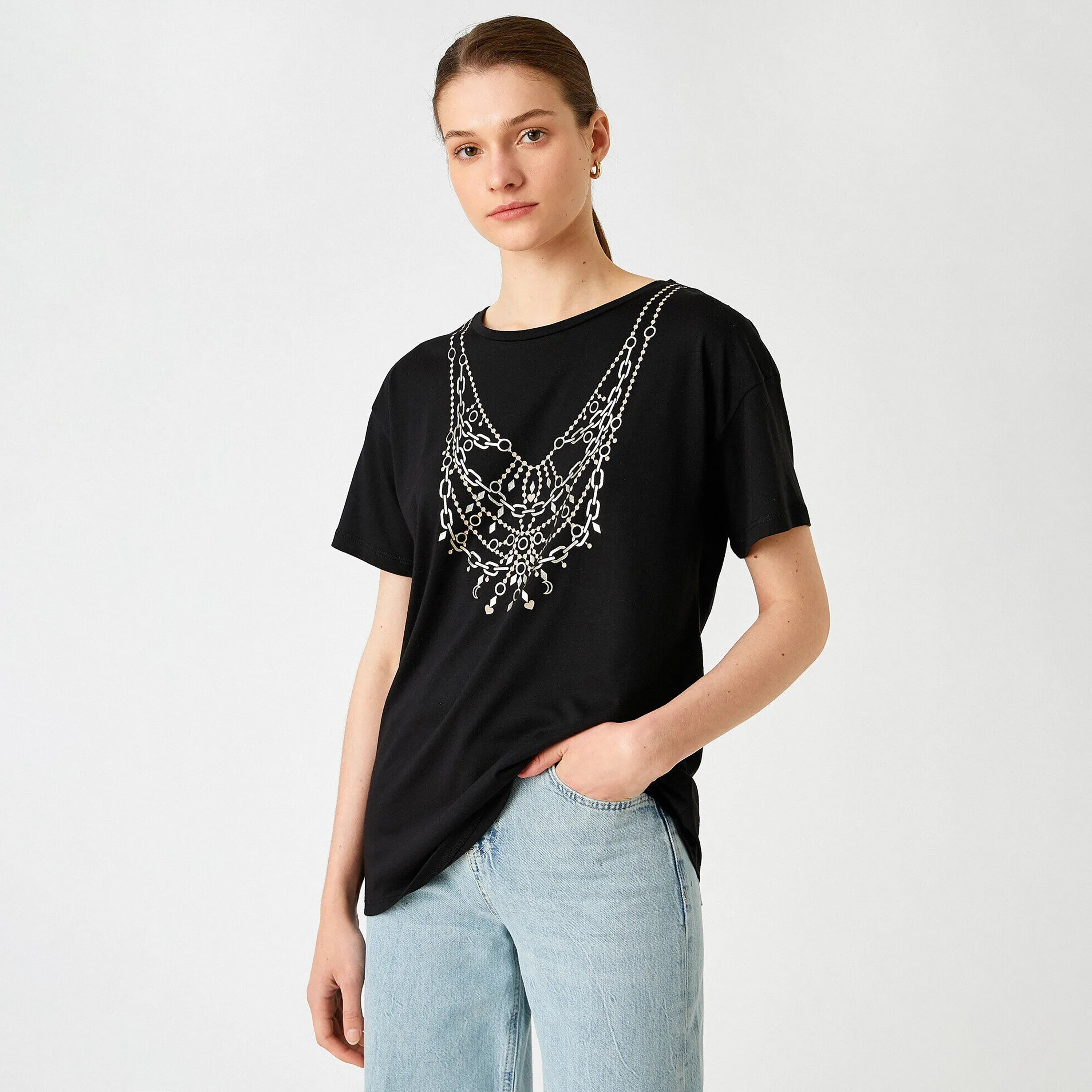 تيشرت بطبعة جرافيك باللون الأسود للنساء من كوتون-women-clothing-tshirts-image-1