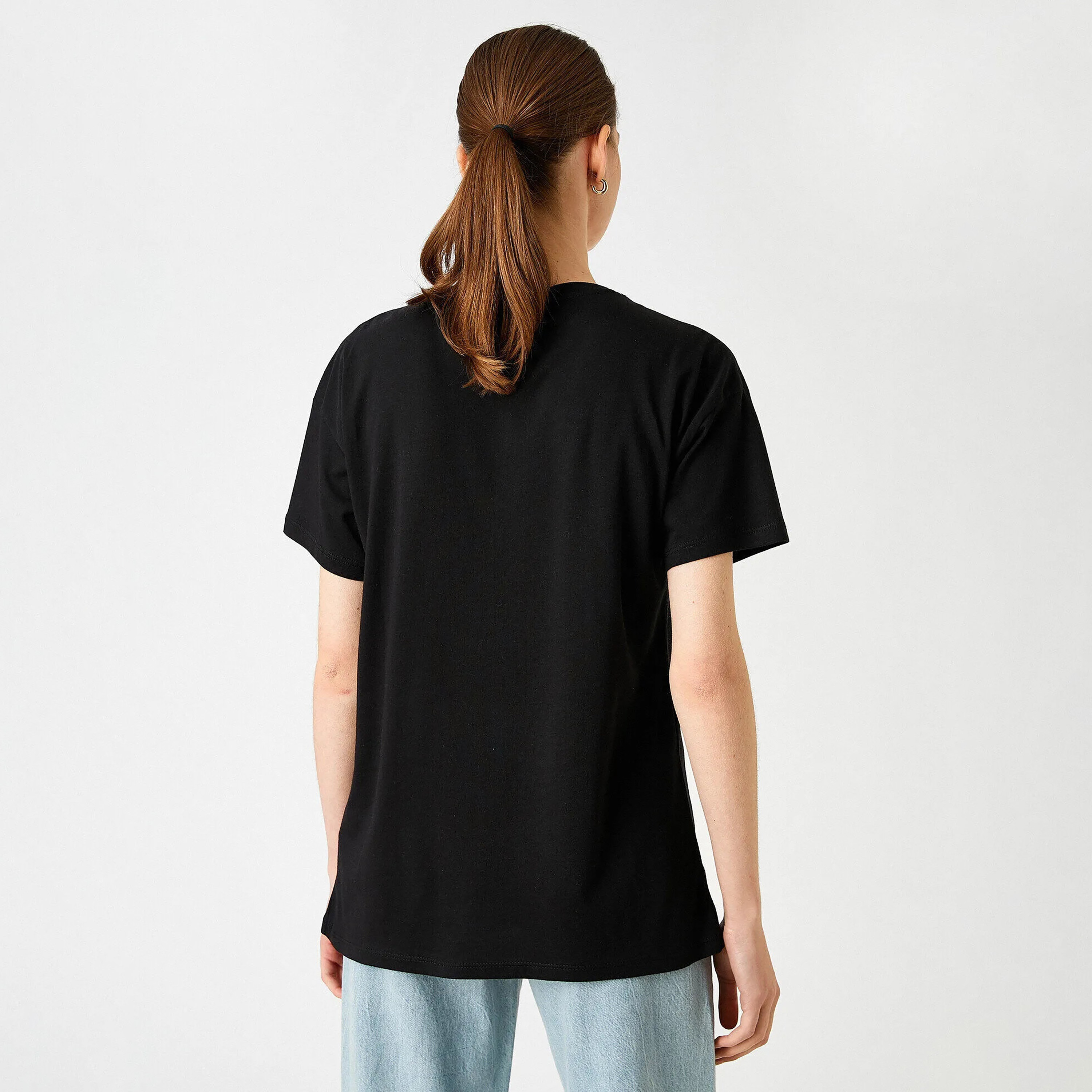 تيشرت بطبعة جرافيك باللون الأسود للنساء من كوتون-women-clothing-tshirts-image-3