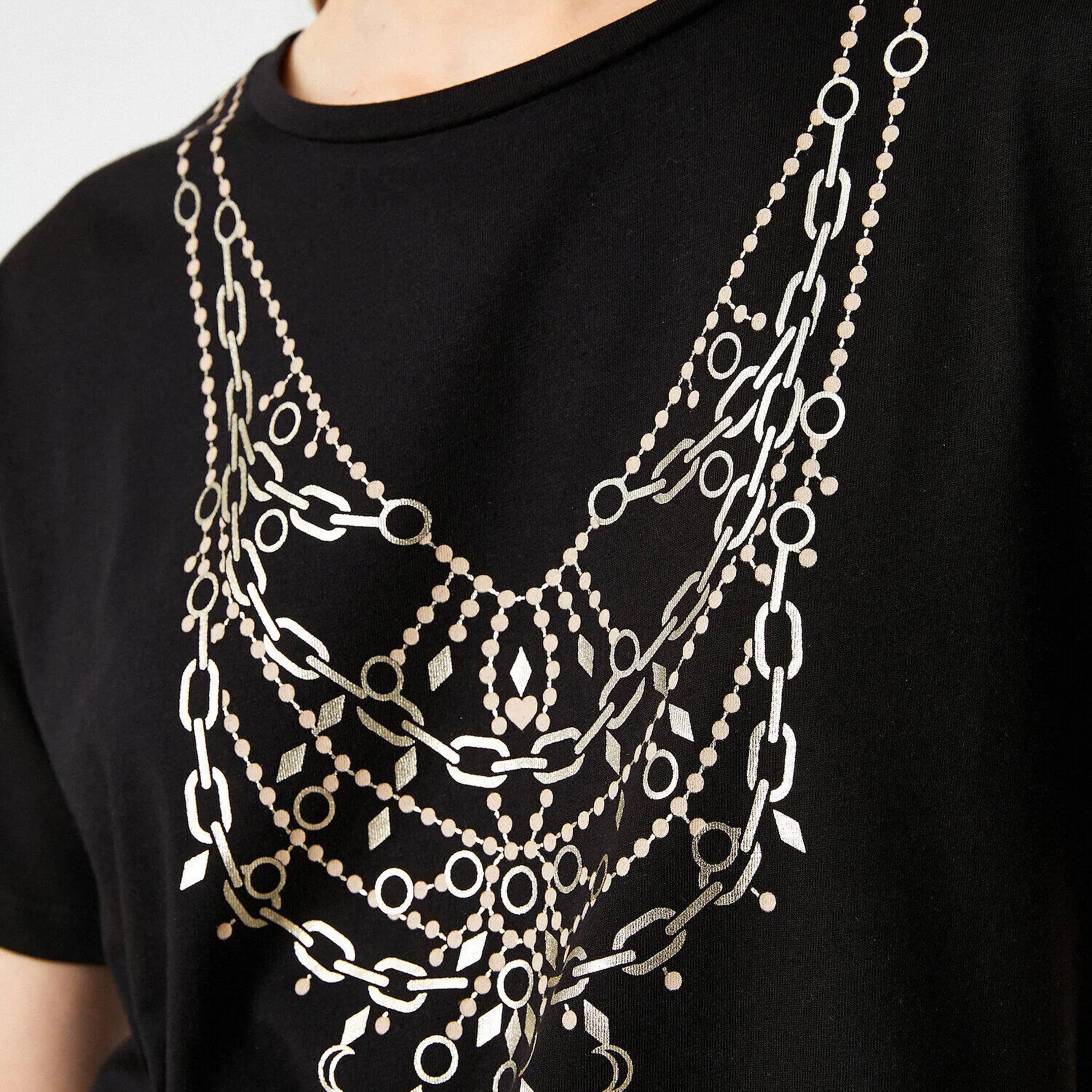 تيشرت بطبعة جرافيك باللون الأسود للنساء من كوتون-women-clothing-tshirts-image-5