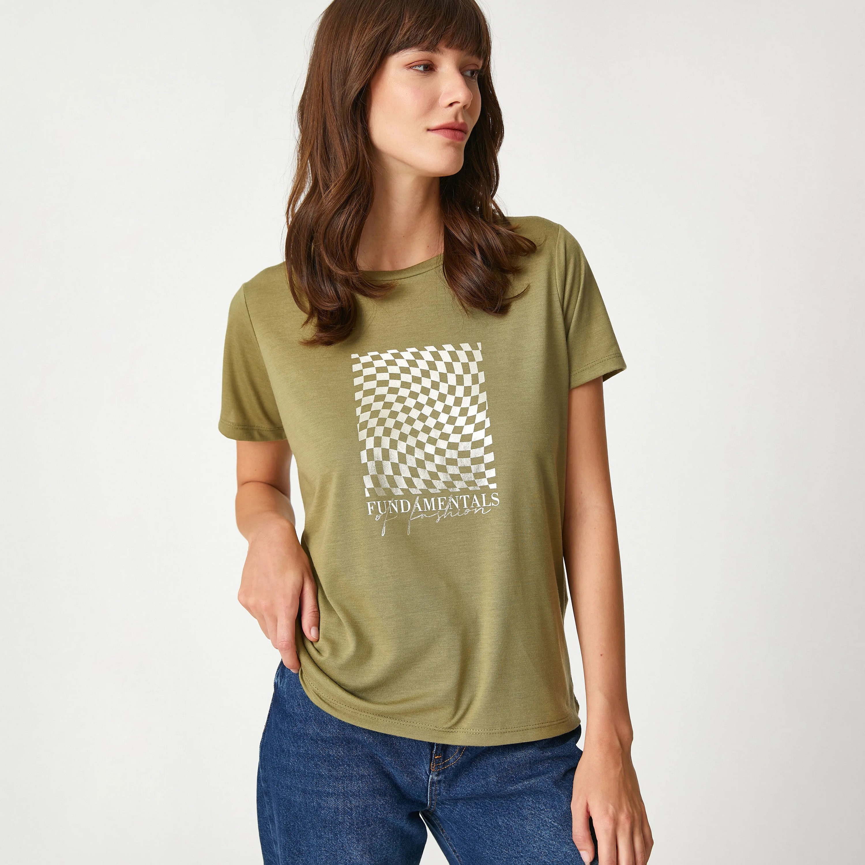تيشرت بطبعة جرافيك ورقعة الشطرنج باللون الكاكي للنساء من كوتون-women-clothing-tshirts-image-4