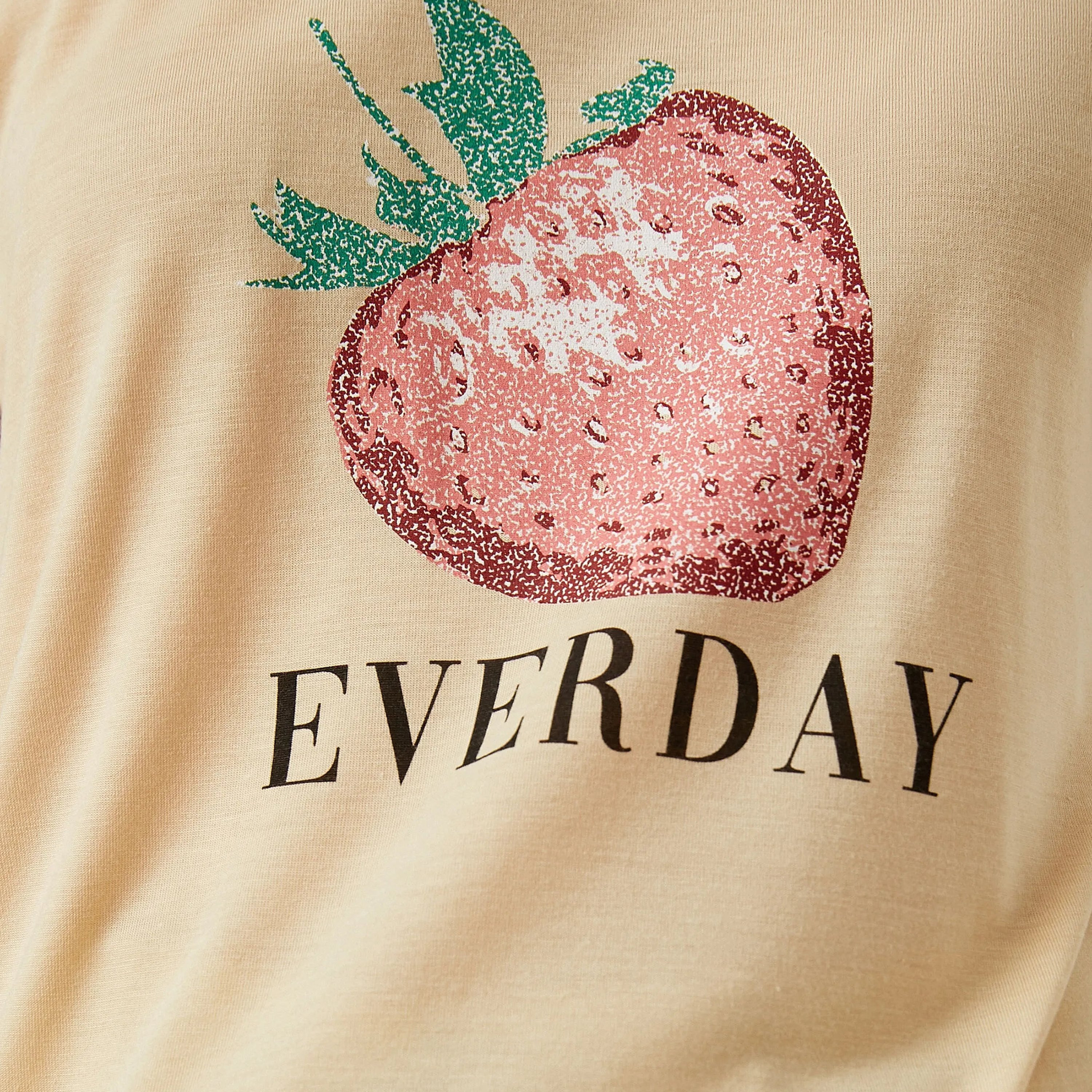 تيشرت بطبعة فراولة وجرافيك باللون البيج للنساء من كوتون-women-clothing-tshirts-image-6