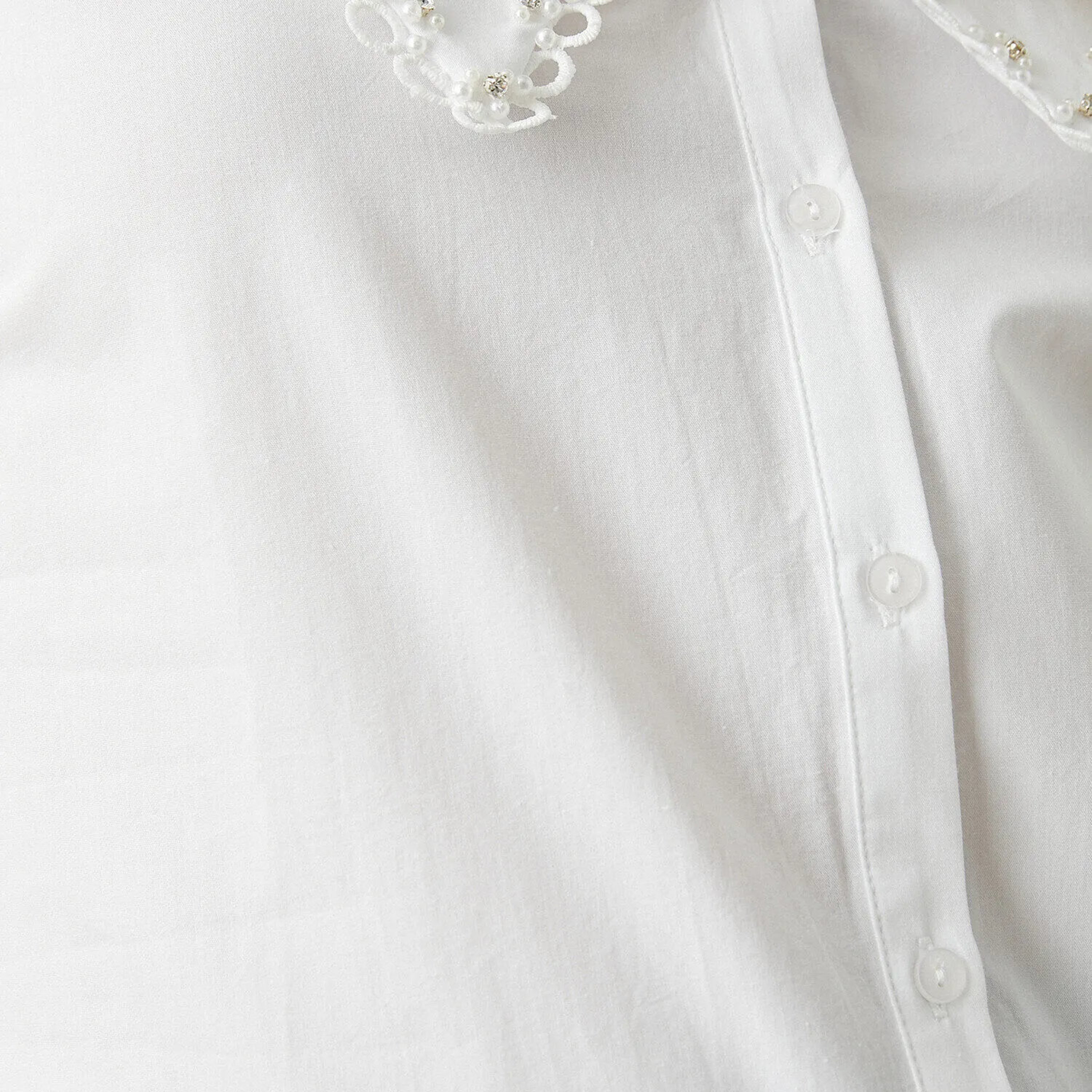 بلوزة بياقة بيتر بان وأكمام بالون باللون الأبيض للنساء من كوتون-women-clothing-plussize-shirtsandblouses-blouses-image-6
