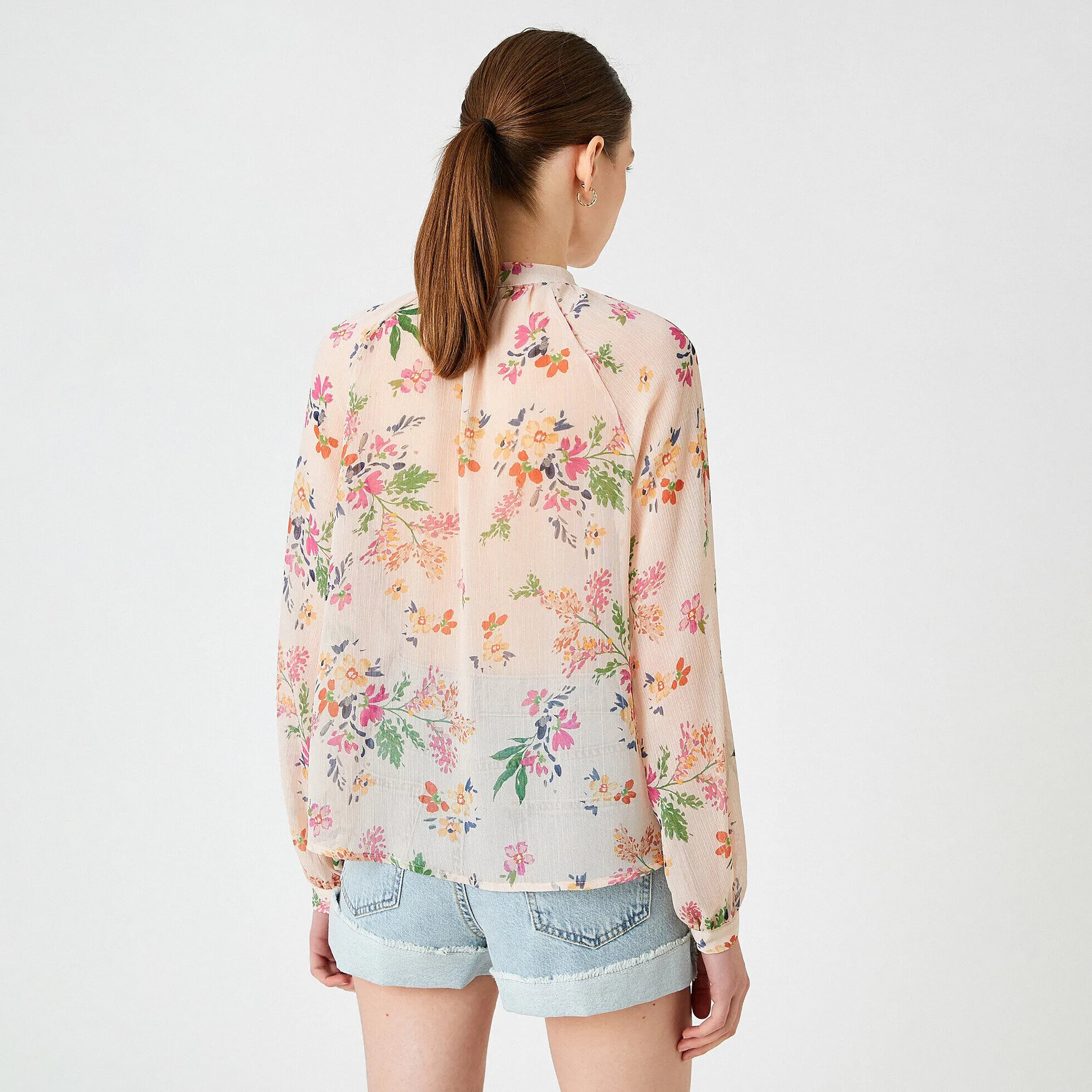بلوزة شيفون بأكمام راجلان وياقة صينية وطبعة أزهار باللون الخوخي للنساء من كوتون-women-clothing-shirtsandblouses-blouses-image-3