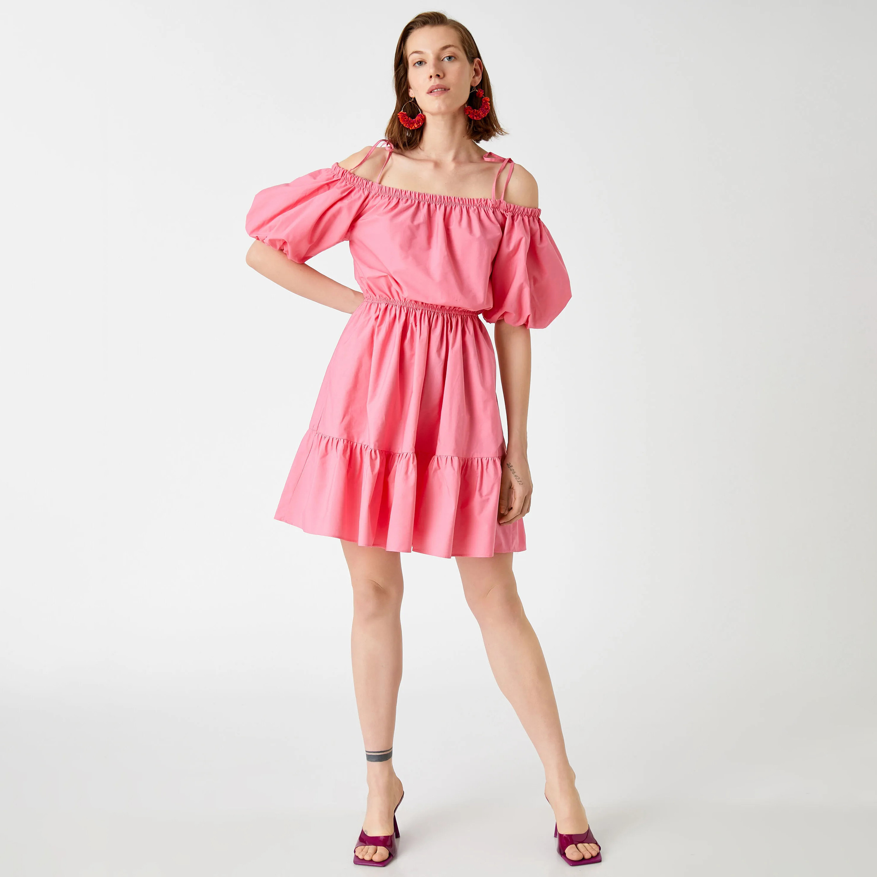 فستان ميني متعدد الطبقات بأكتاف مكشوفة وأكمام منتفخة باللون الوردي للنساء من كوتون-women-clothing-dresses-image-1