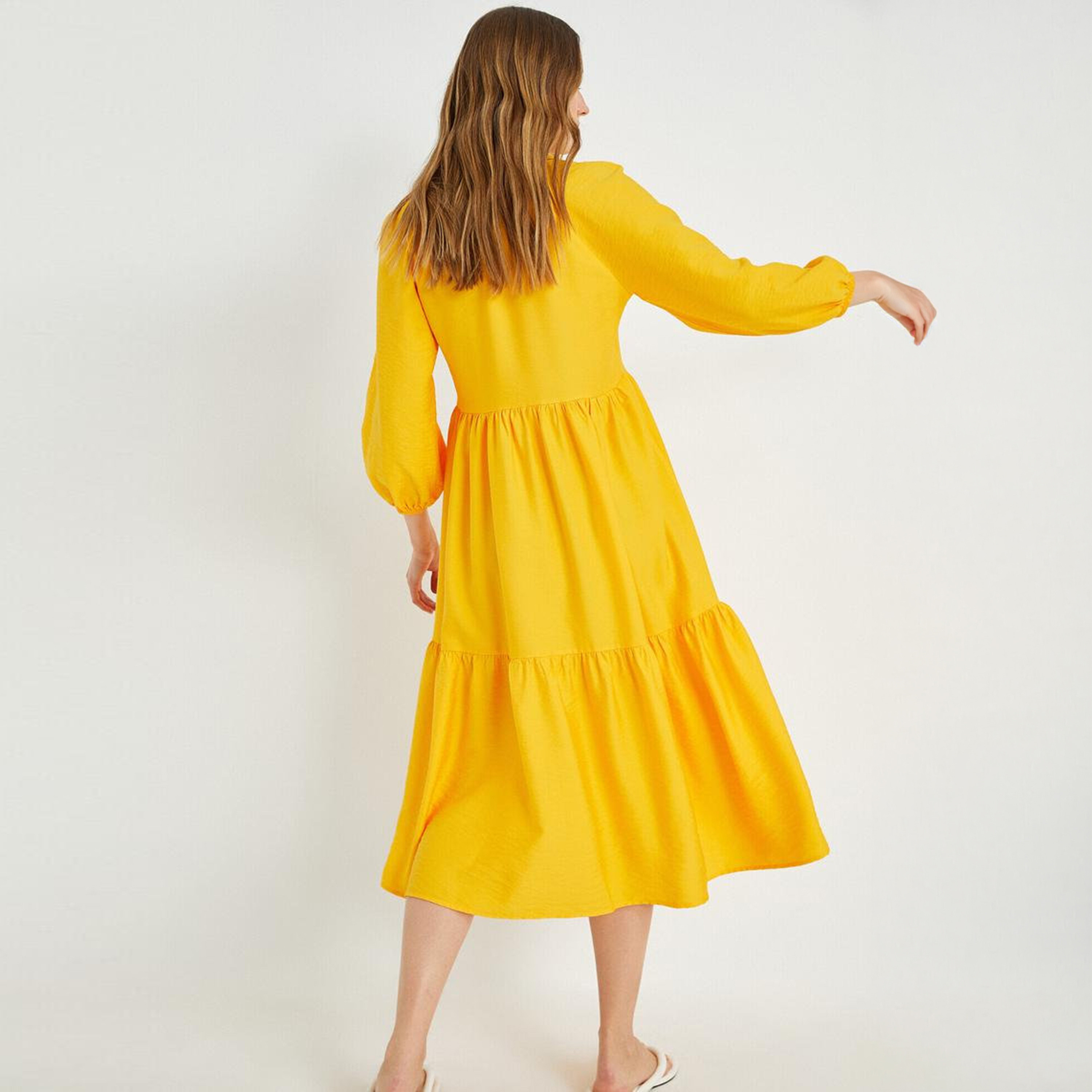 فستان ميدي متعدد الطبقات بأكمام راجلان وياقة باللون الأصفر للنساء من كوتون-women-clothing-dresses-image-3