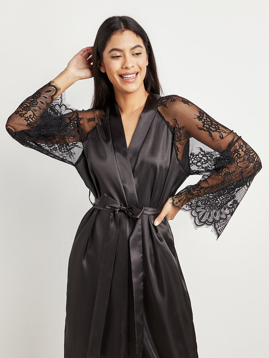 روب طويل بتفاصيل دانتيل وحزام للخصر من ستايلي-women-clothing-nightwear-robes-image-2