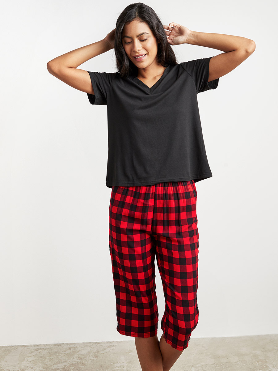 طقم بيجاما تيشيرت وبنطلون مضلع من ستايلي-women-clothing-nightwear-pyjamas-longsets-image-1