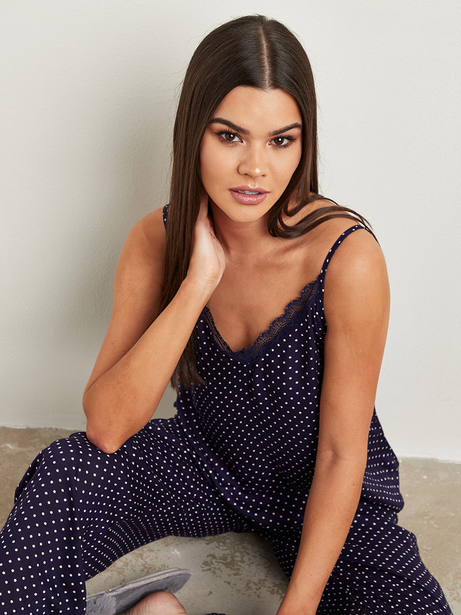 طقم بيجاما بنطلون وبلوزة بحمالات رفيعة منقطة من ستايلي-women-clothing-nightwear-pyjamas-bottoms-image-1