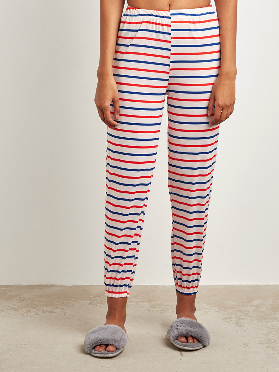 Styli Slogan Printed Ruffle Hem T-shirt and Pyjama Set-women-clothing-nightwear-pyjamas-bottoms-image-4