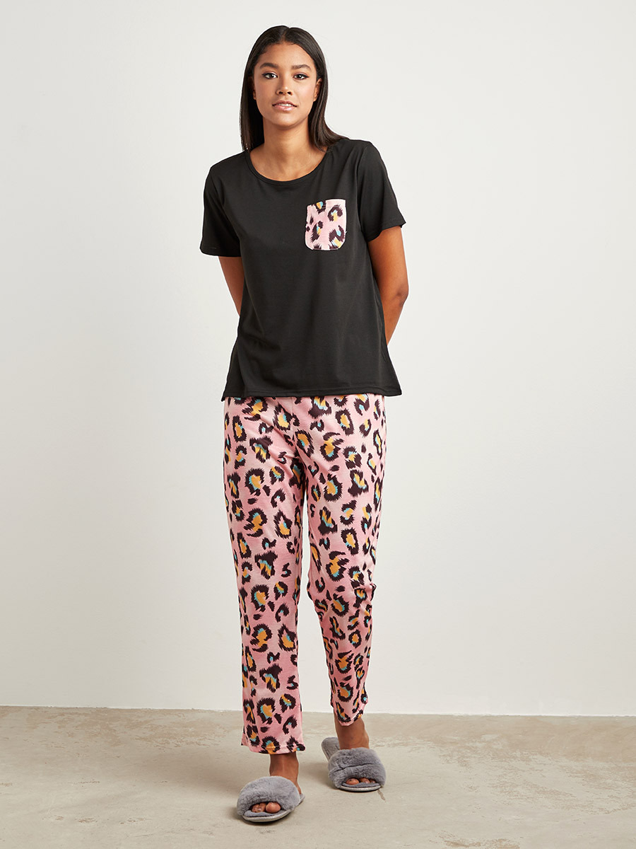 طقم بيجاما بنطلون مطبوع وتيشيرت من ستايلي-women-clothing-nightwear-pyjamas-longsets-image-1