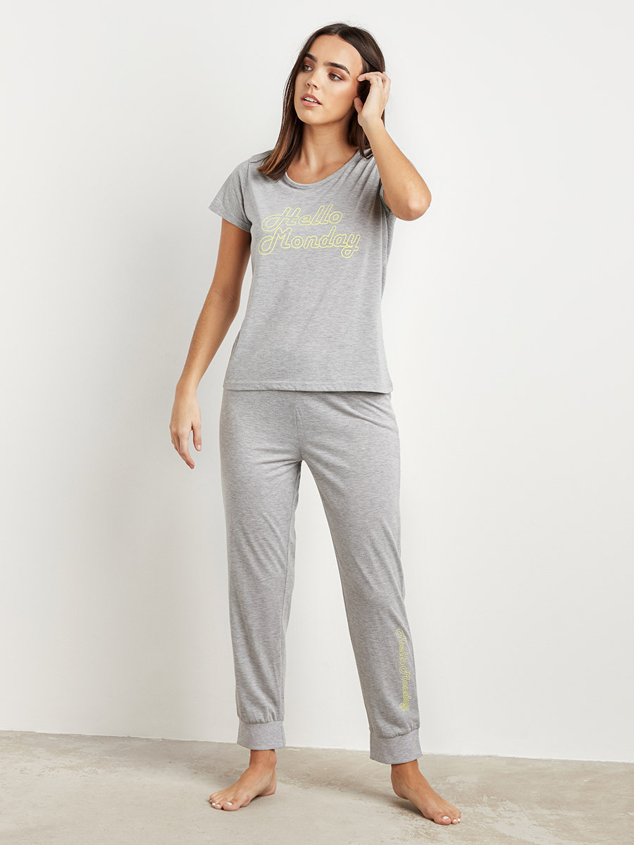 طقم بيجاما بنطلون وتيشيرت بطبعة-women-clothing-nightwear-pyjamas-bottoms-image-1