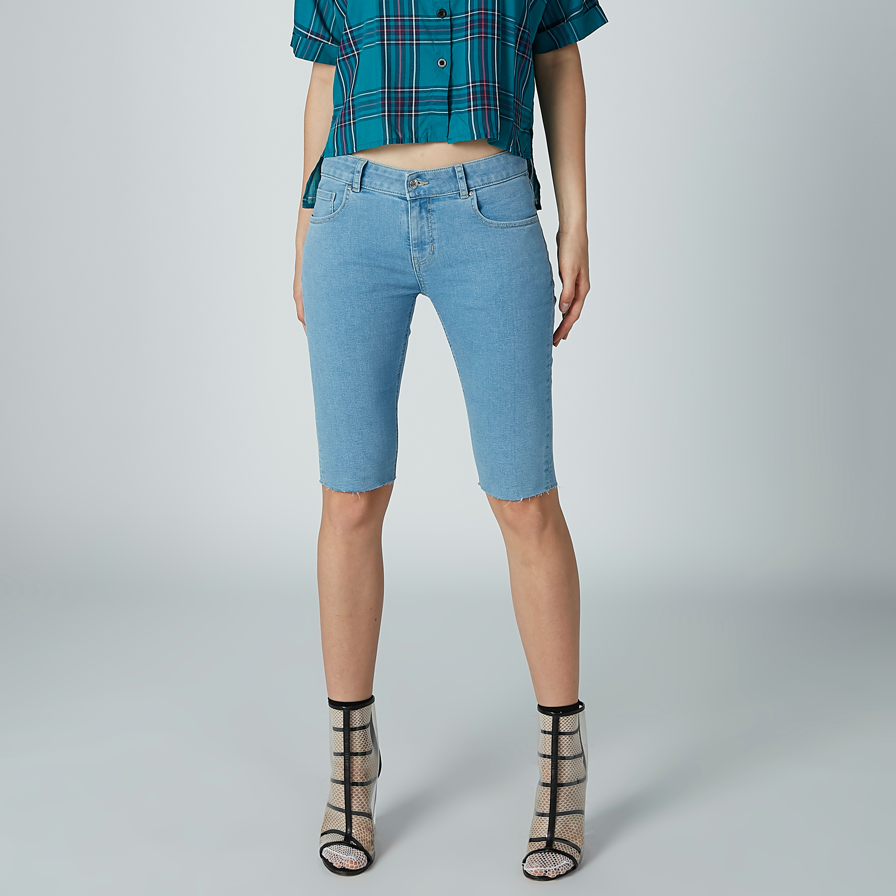 شورت دينم بجيوب من لي كوبر-women-clothing-bottoms-shorts-image-5