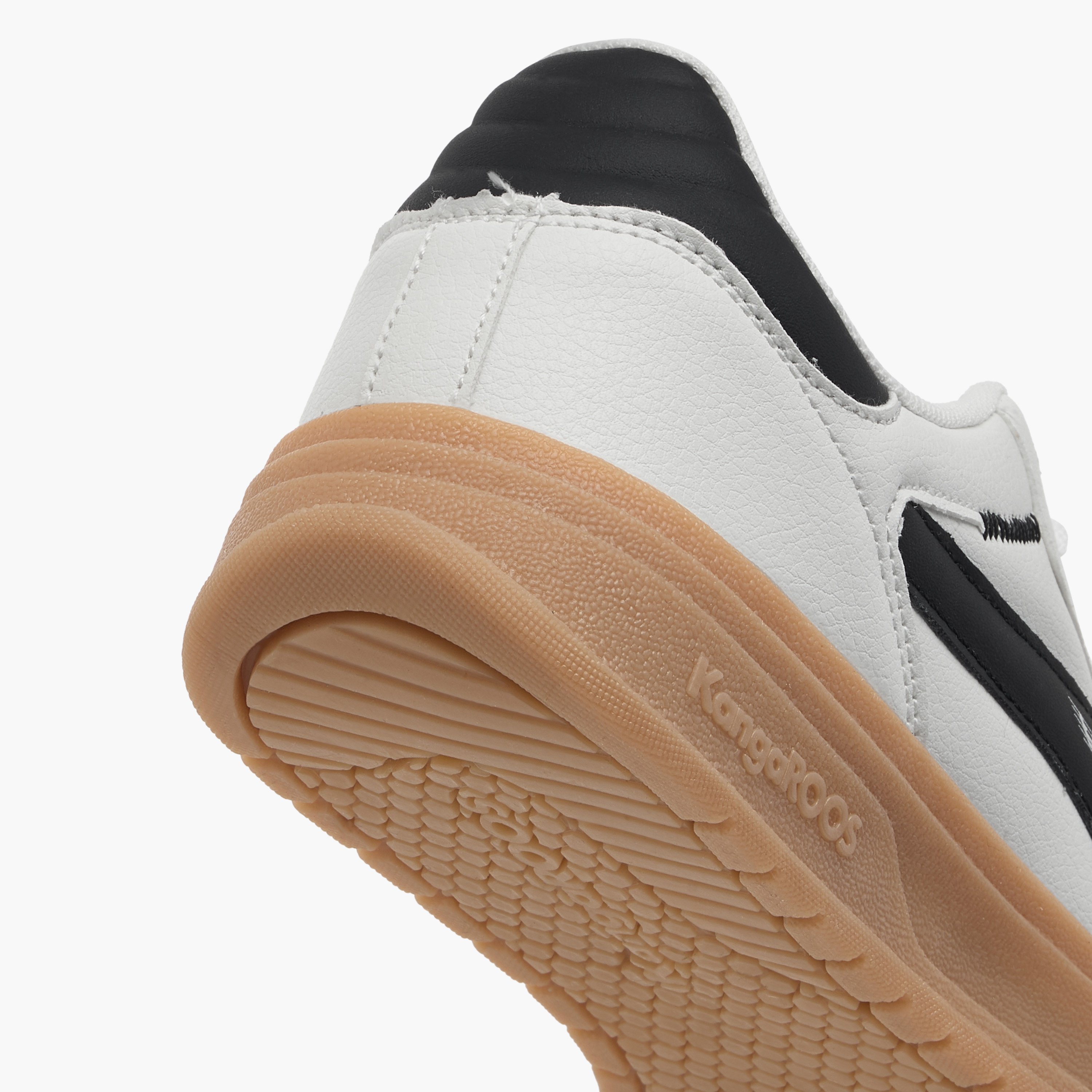 حذاء سنيكرز برباط إغلاق وتفاصيل الشعار للنساء من كانجاروس-women-shoes-sneakers-image-5
