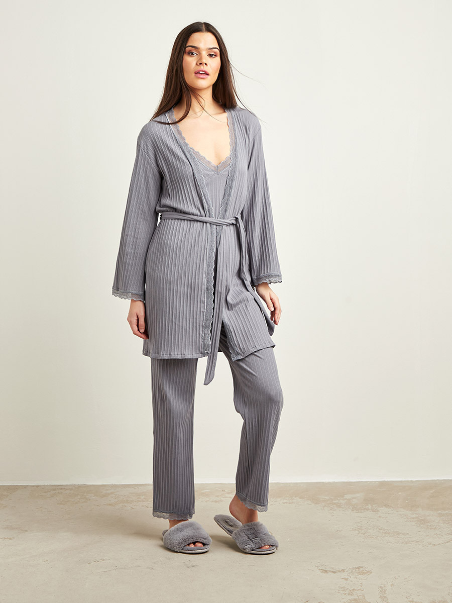 طقم بيجاما من 3 قطع، بلوزة بحمالات رفيعة وبنطلون وروب من ستايلي-women-clothing-nightwear-pyjamas-bottoms-image-1