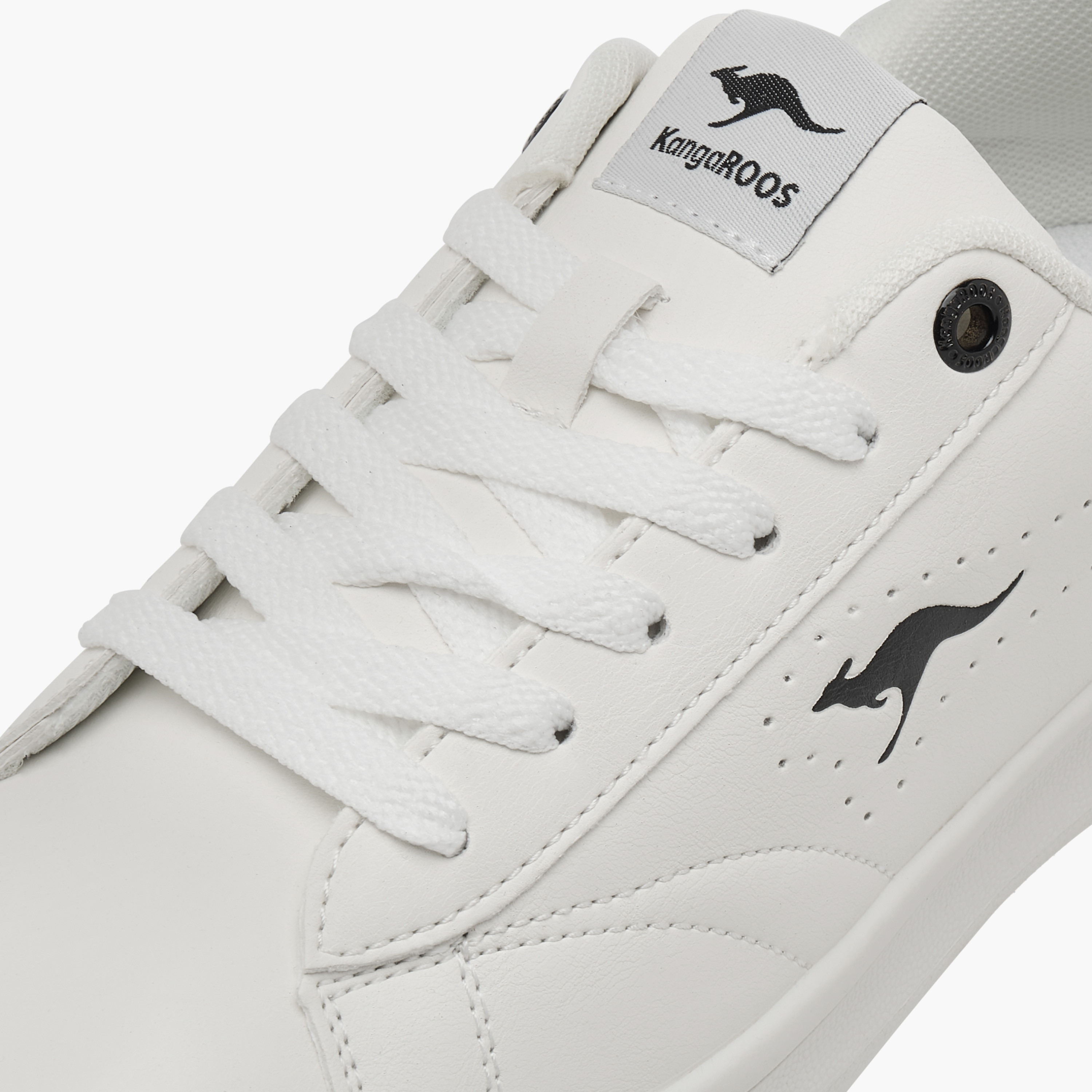 حذاء سنيكرز برباط إغلاق وتفاصيل الشعار للنساء من كانجاروس-women-shoes-sneakers-image-4