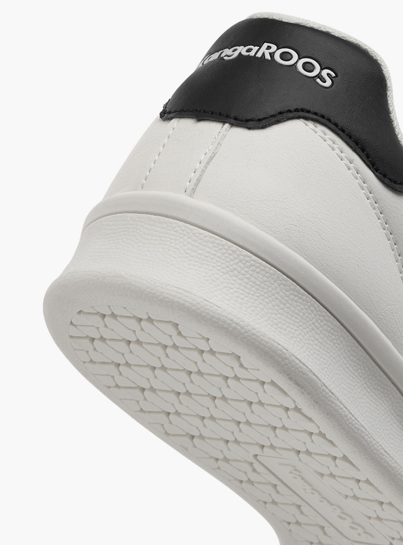 حذاء سنيكرز برباط إغلاق وتفاصيل الشعار للنساء من كانجاروس-women-shoes-sneakers-image-5