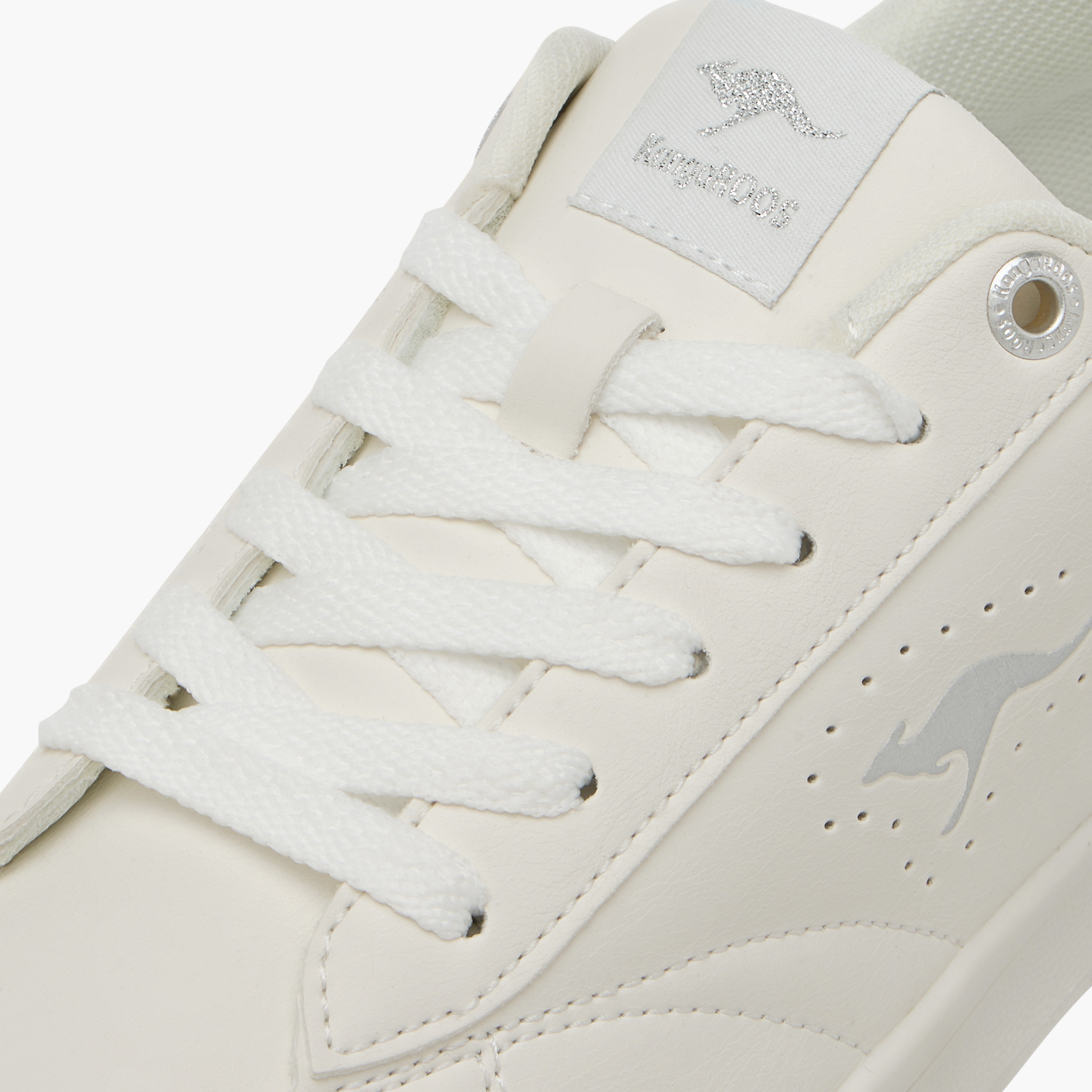 حذاء سنيكرز برباط إغلاق وتفاصيل الشعار للنساء من كانجاروس-women-shoes-sneakers-image-4