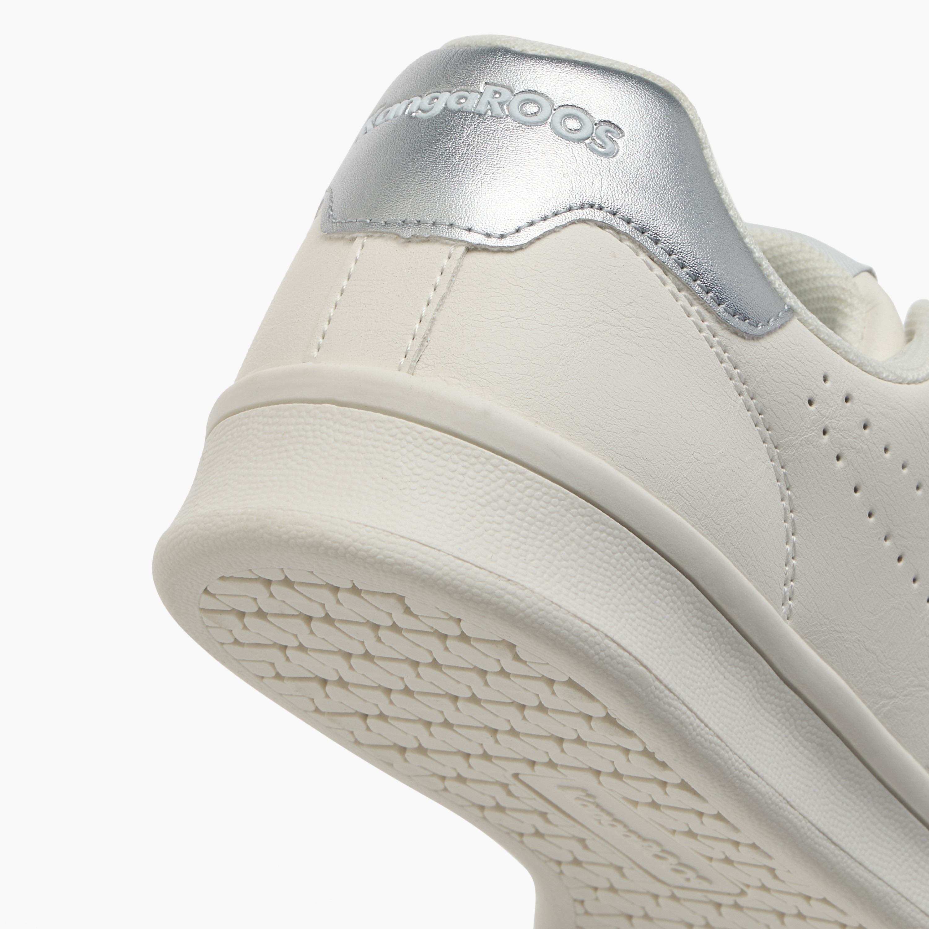 حذاء سنيكرز برباط إغلاق وتفاصيل الشعار للنساء من كانجاروس-women-shoes-sneakers-image-5