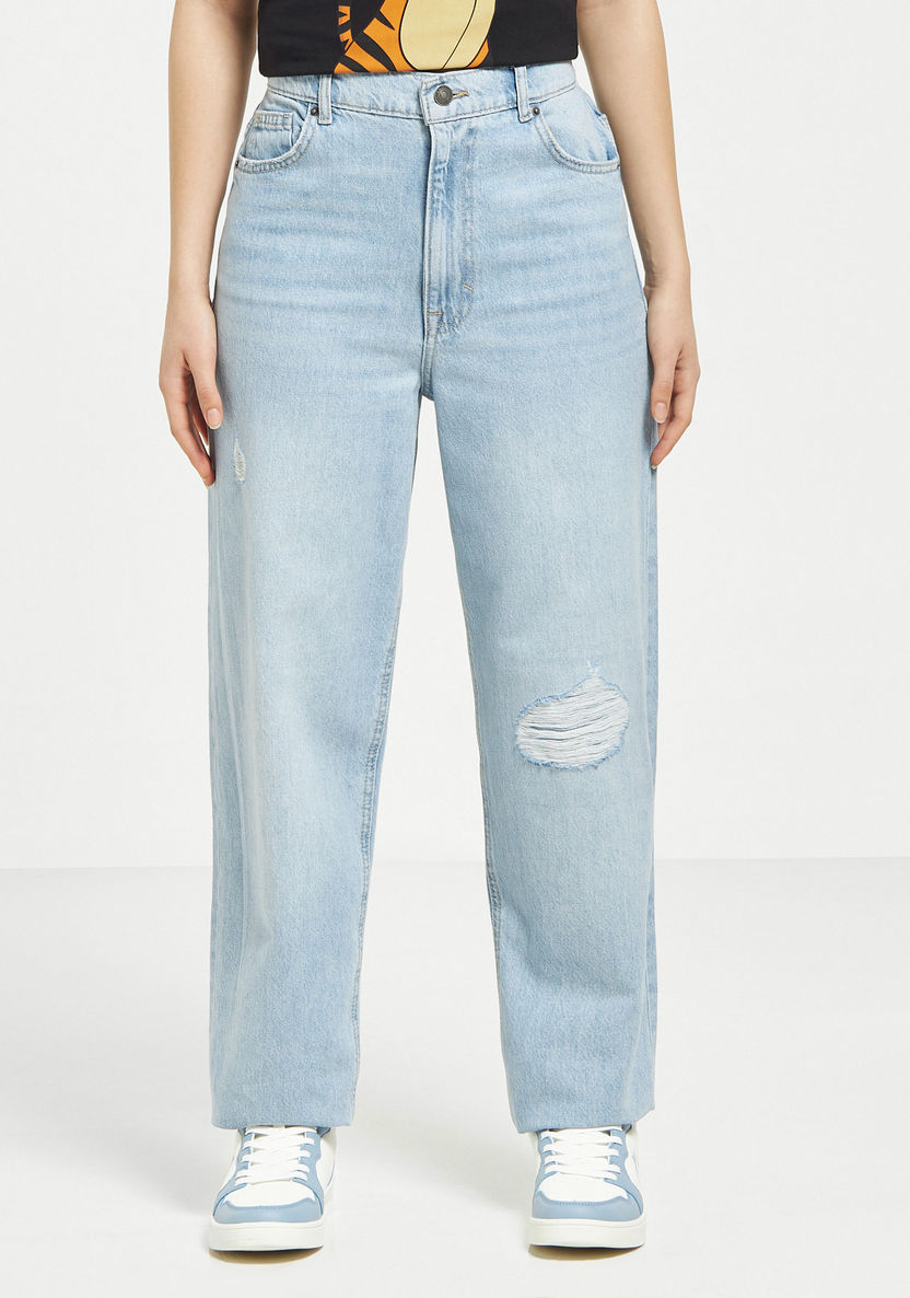 Buy Lee Cooper Distressed Relaxed Fit Mom Jeans with Elasticated Waist and  Button Closure | Splash UAE