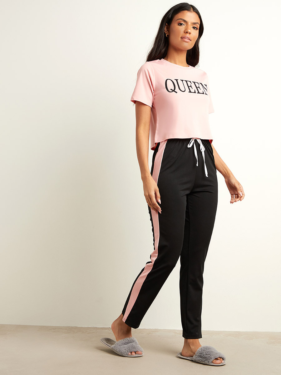 مجموعة من تيشيرت مطبوع وبنطلون بيجاما من ستايلي-women-clothing-nightwear-pyjamas-bottoms-image-1