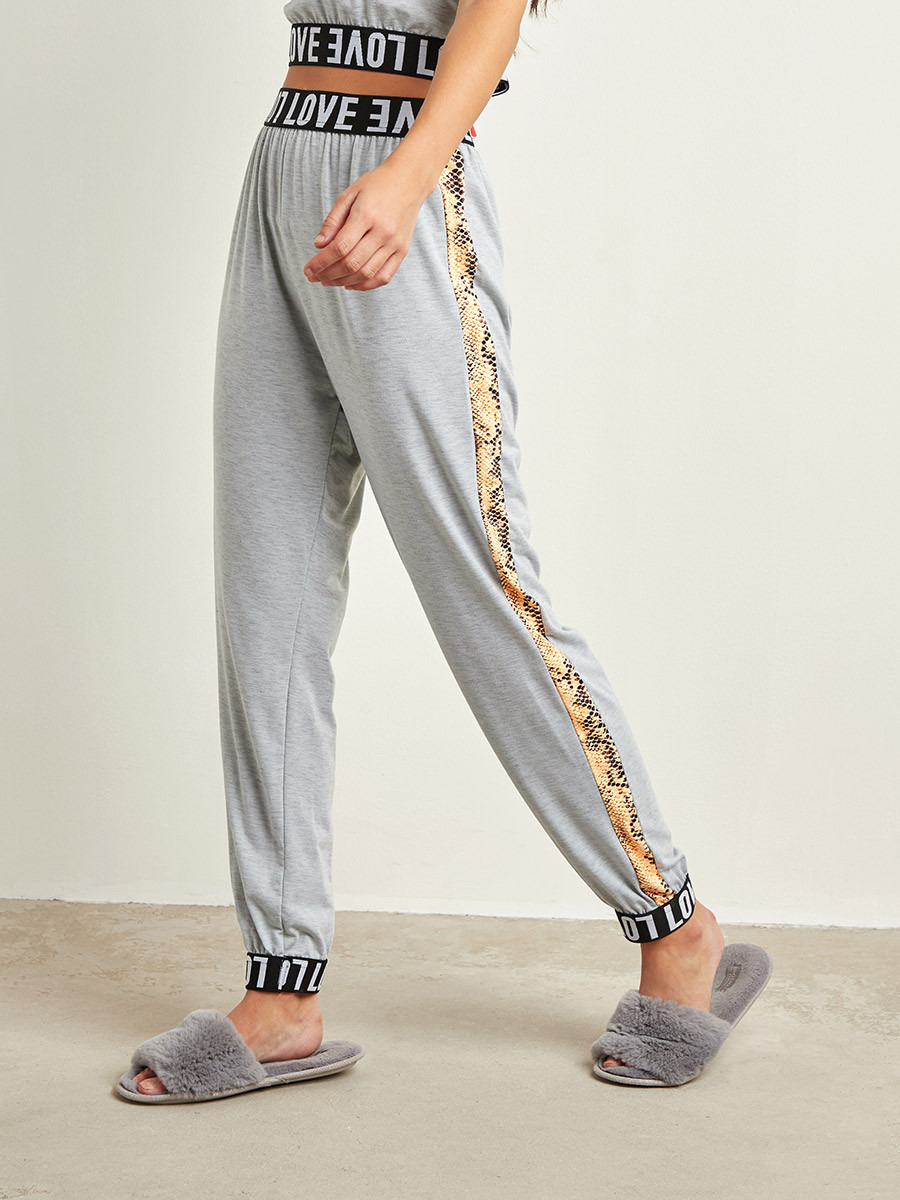 مجموعة من تيشيرت قصير مطبوع وبنطلون رياضي من ستايلي-women-clothing-nightwear-pyjamas-longsets-image-4