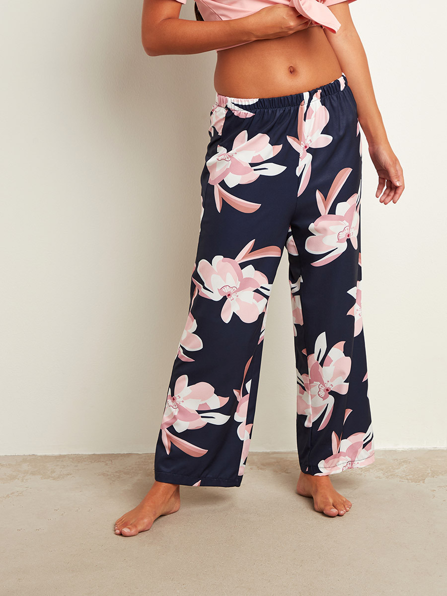 Styli Plain Short Sleeves T-shirt and Tropical Printed Wide Leg Pyjama Set-women-clothing-nightwear-pyjamas-longsets-image-3