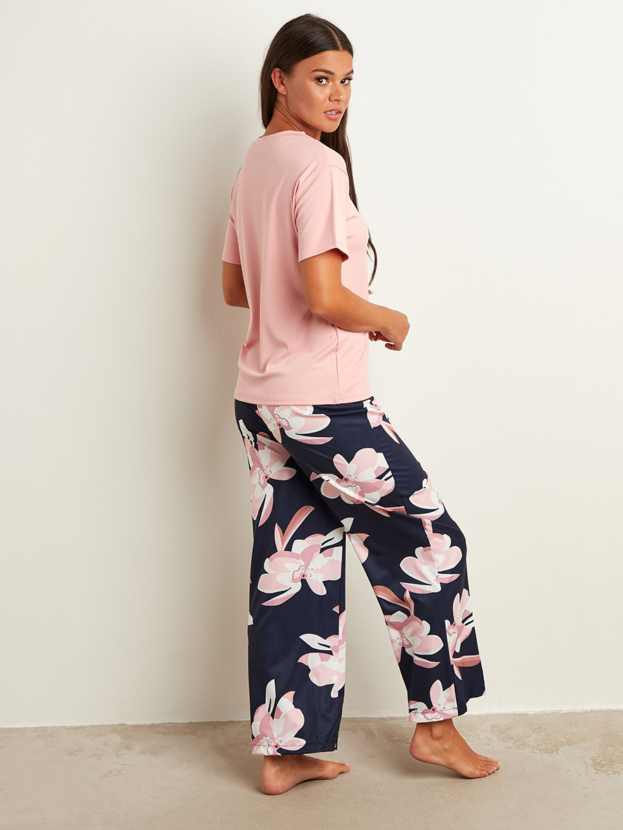 Styli Plain Short Sleeves T-shirt and Tropical Printed Wide Leg Pyjama Set-women-clothing-nightwear-pyjamas-longsets-image-4