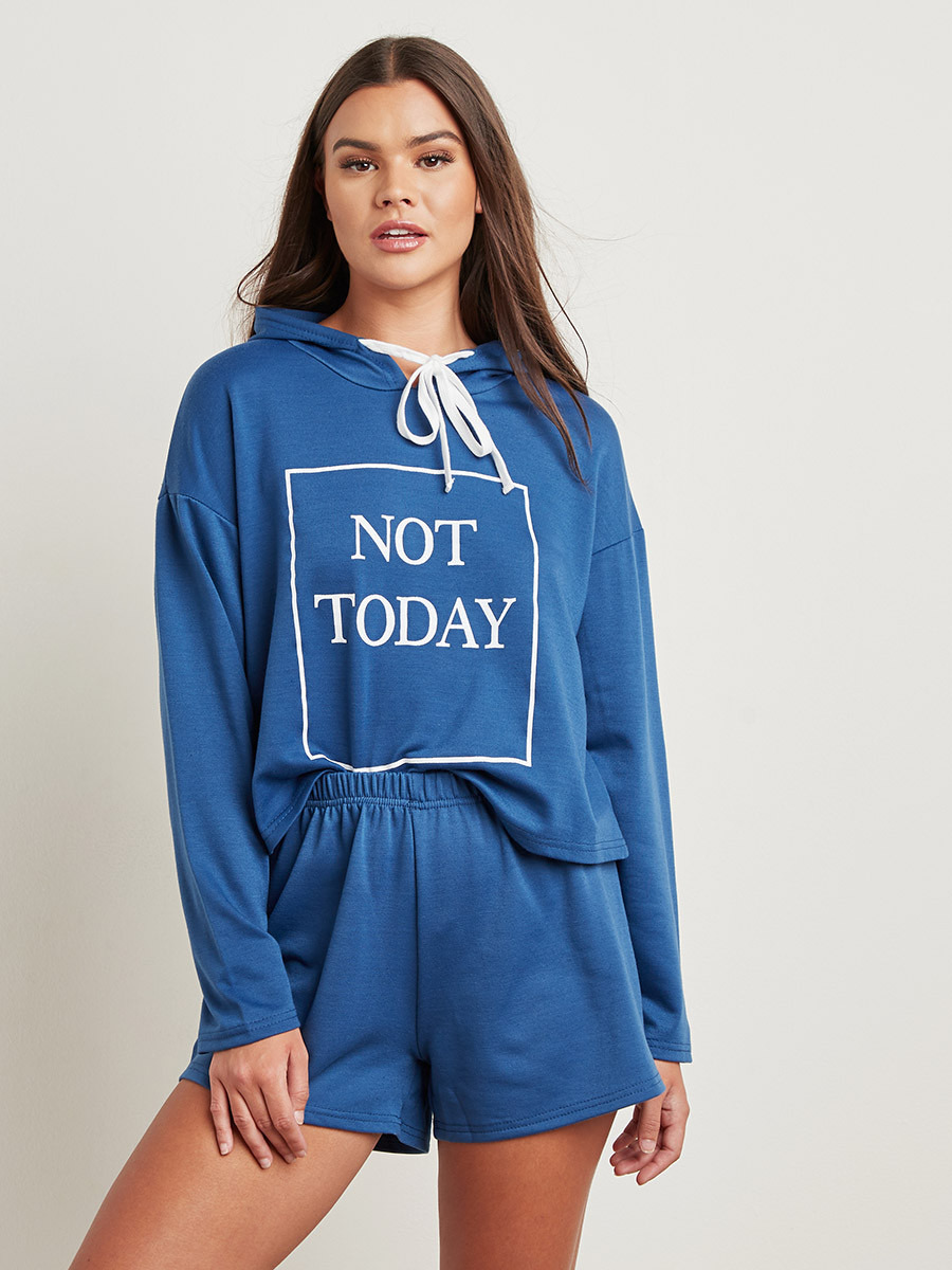 مجموعة من بلوزة بتصميم هودي مطبوعة وشورت من ستايلي-women-clothing-nightwear-pyjamas-bottoms-image-1