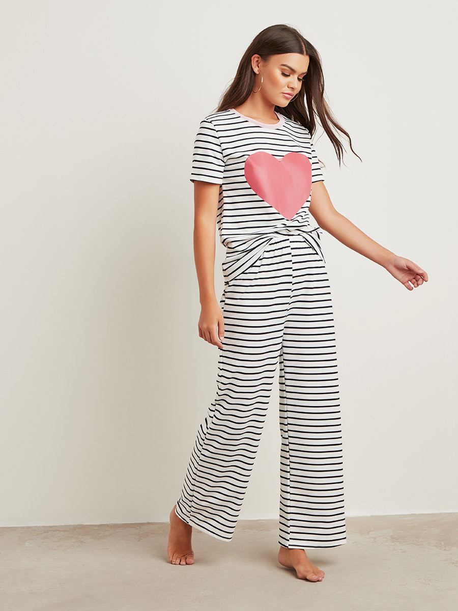 مجموعة من تيشيرت مخطط وبنطلون بيجاما من ستايلي-women-clothing-nightwear-pyjamas-longsets-image-1