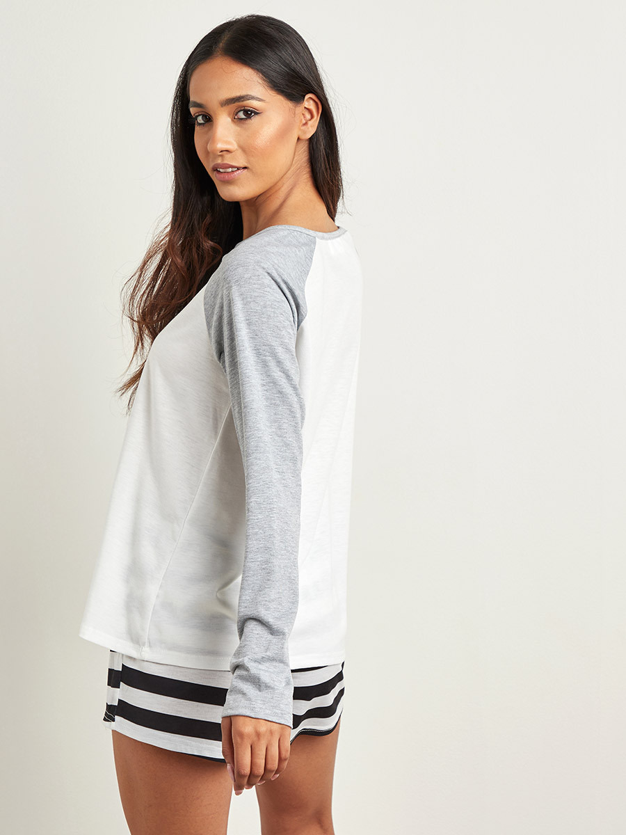 مجموعة من تيشيرت بأكمام طويلة وشورت مخطط من ستايلي-women-clothing-nightwear-pyjamas-longsets-image-3
