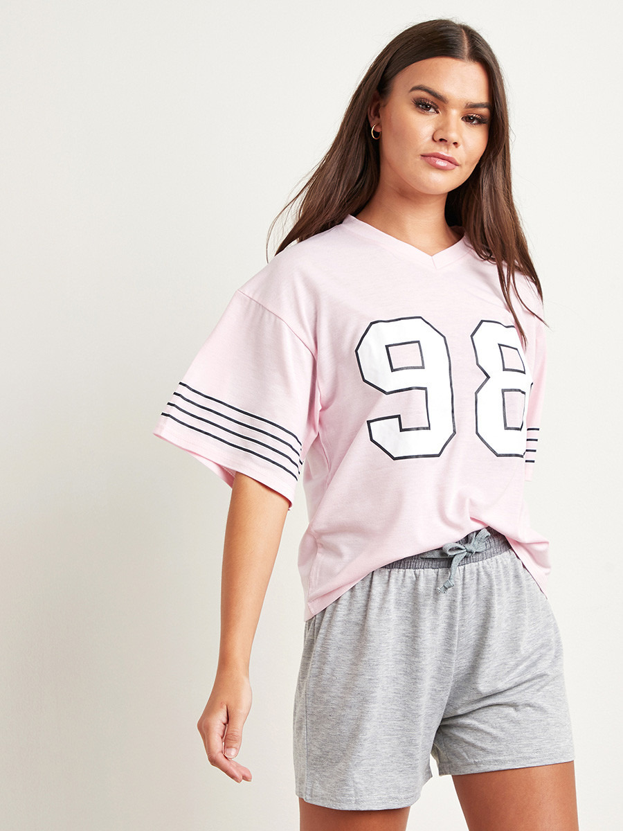 مجموعة من تيشيرت مطبوع بقصة ضيقة وشورت من ستايلي-women-clothing-nightwear-pyjamas-longsets-image-1